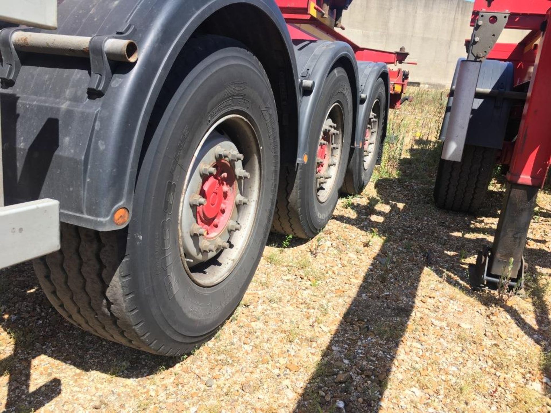 Dennison 14 Lock Sliding Bogie Skeletal trailer, reference 42062, year of manufacture 2014, 3 x - Image 6 of 17