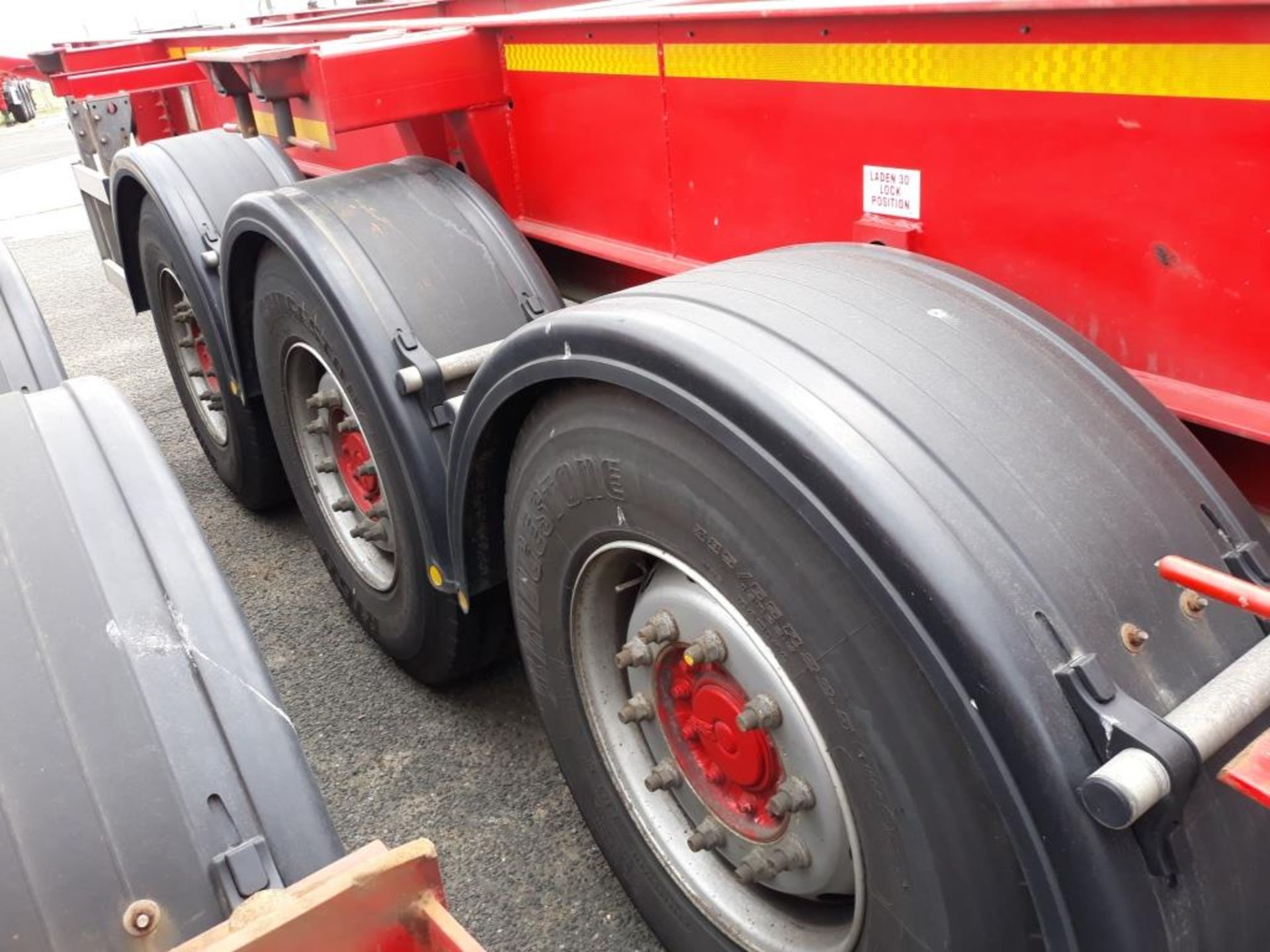 Dennison 14 Lock Sliding Bogie Skeletal trailer, reference 49438, year of manufacture 2016, 3 x - Image 7 of 15