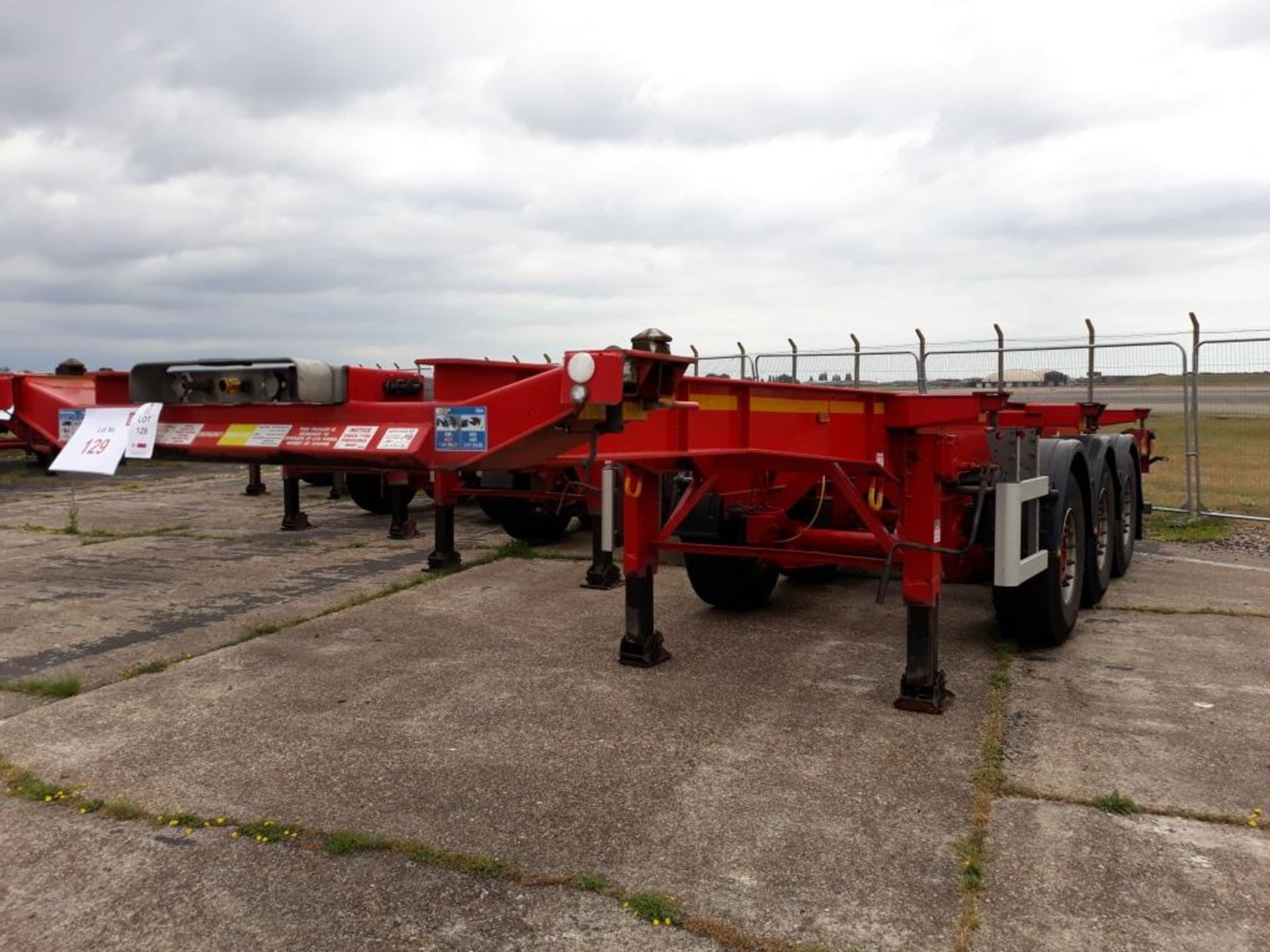 Dennison 14 Lock Sliding Bogie Skeletal trailer, reference 47574, year of manufacture 2016, 3 x - Image 2 of 15