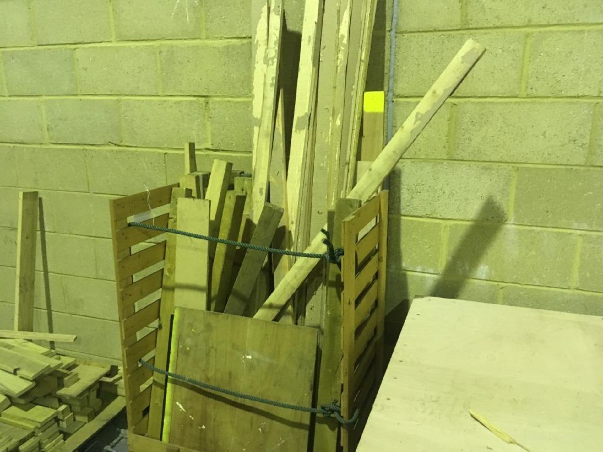 A quantity of various wood and chipboard. Please note: This lot is located at