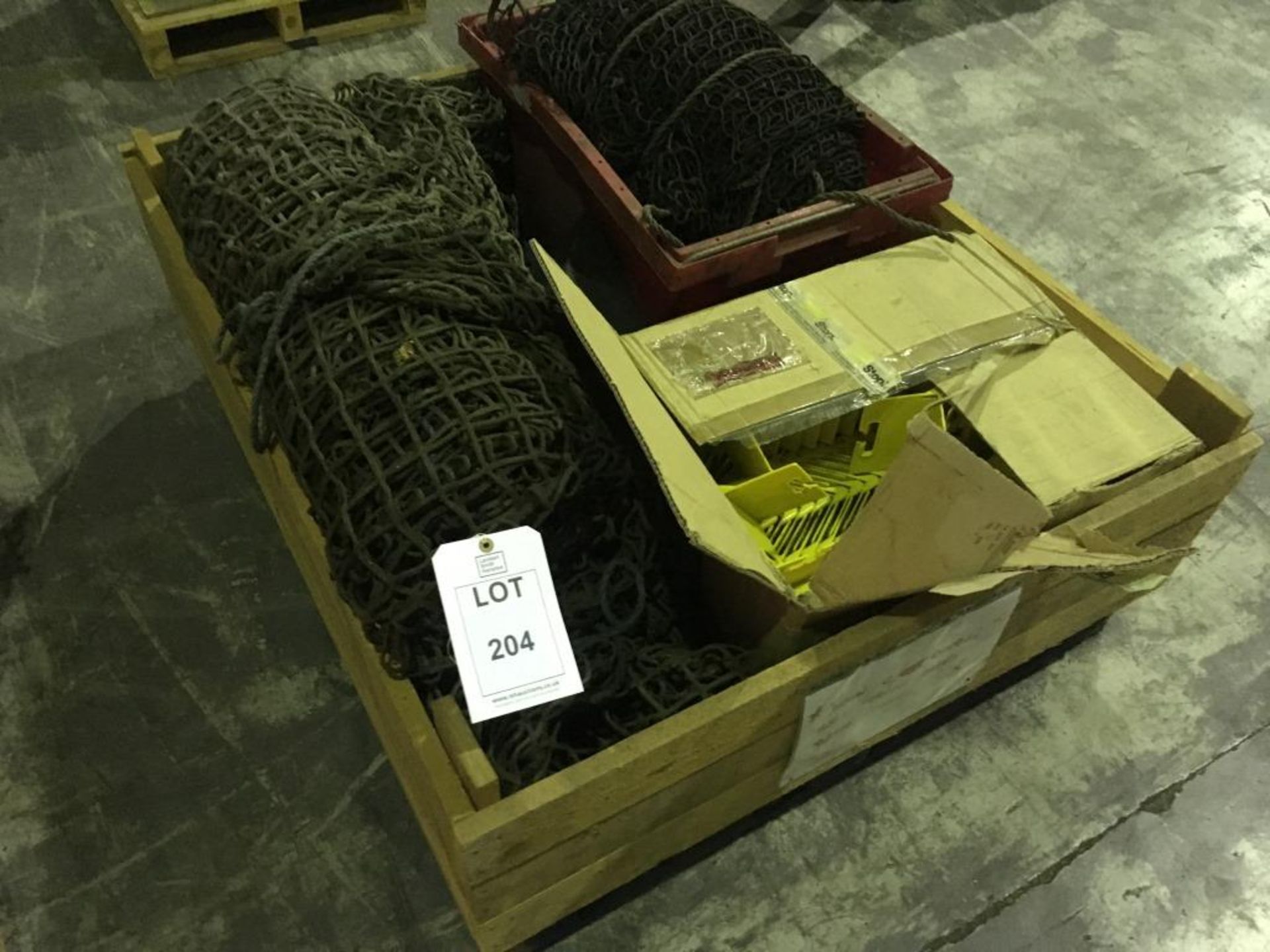Assorted cargo nets, corner protectors, ratchets and straps on one pallet. Please note: This lot