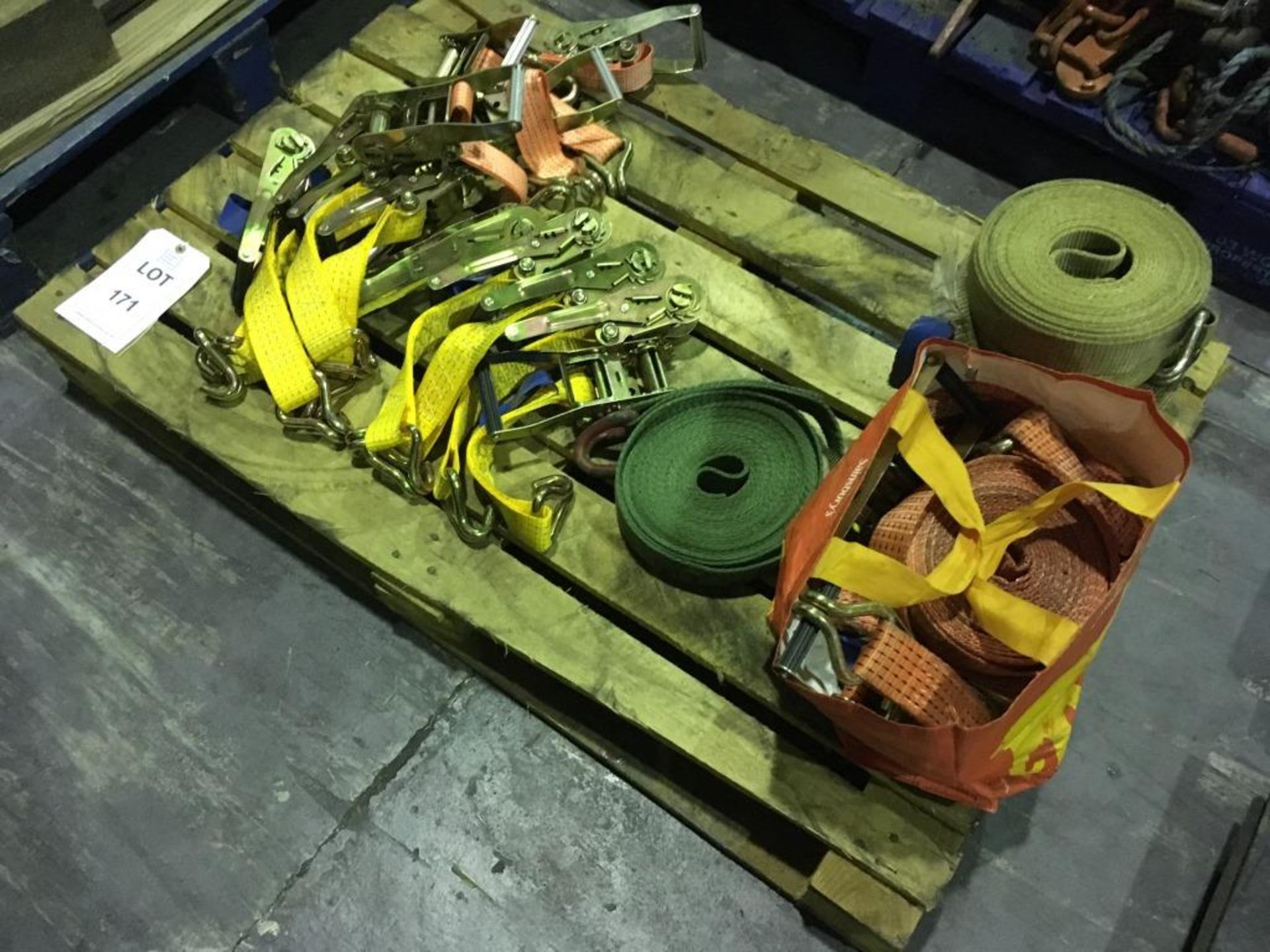 Assorted ratchets and straps on one pallet. Please note: This lot is located - Image 2 of 2
