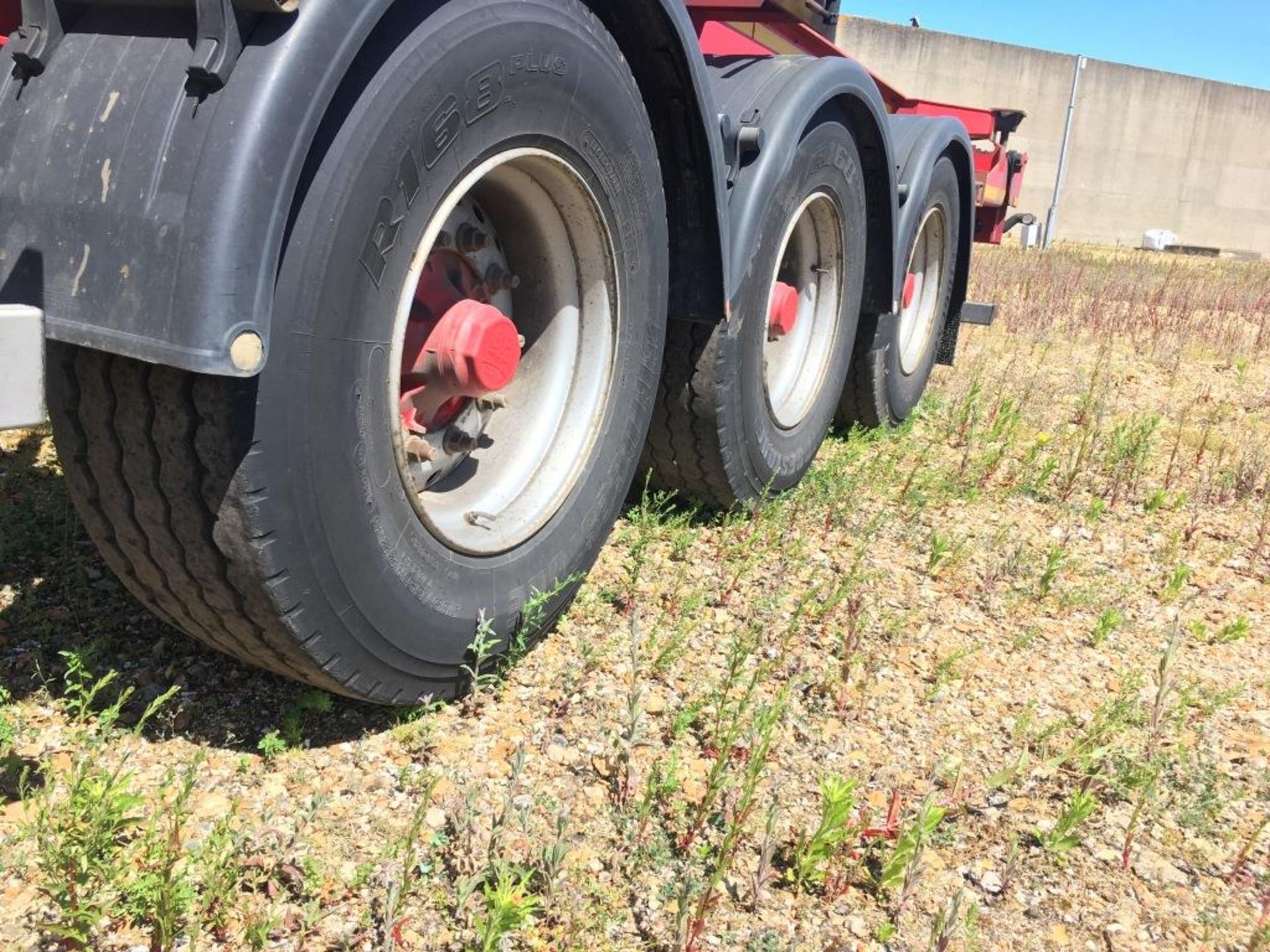 Dennison 14 Lock Sliding Bogie Skeletal trailer, reference 40162, year of manufacture 2013, 3 x - Image 9 of 16