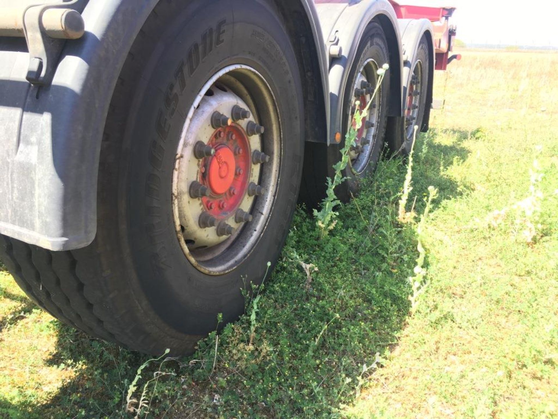 Dennison 14 Lock Sliding Bogie Skeletal trailer, reference 42086, year of manufacture 2014, 3 x - Image 5 of 15