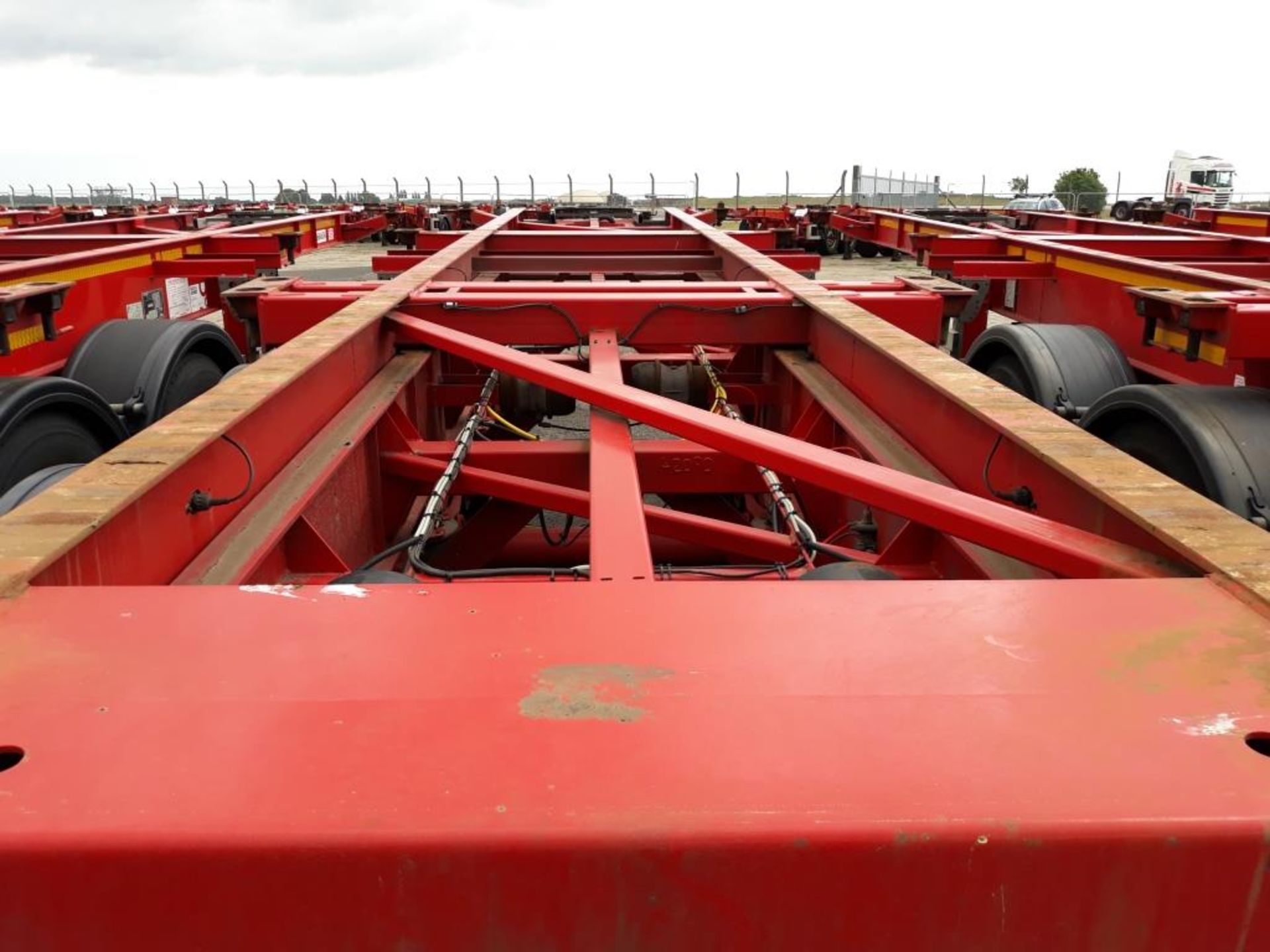 Dennison 14 Lock Sliding Bogie Skeletal trailer, reference 42090, year of manufacture 2014, 3 x - Image 4 of 16