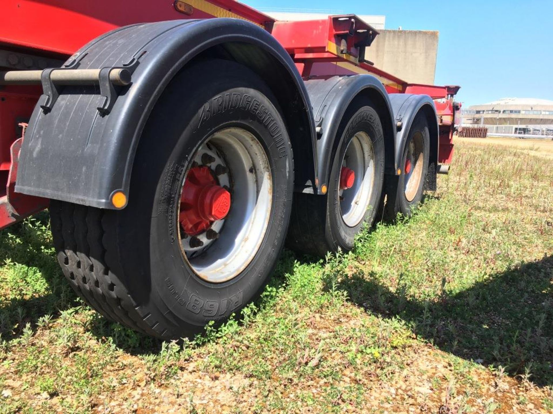 Dennison 14 Lock Sliding Bogie Skeletal trailer, reference 27472, year of manufacture 2011, 3 x - Image 8 of 16