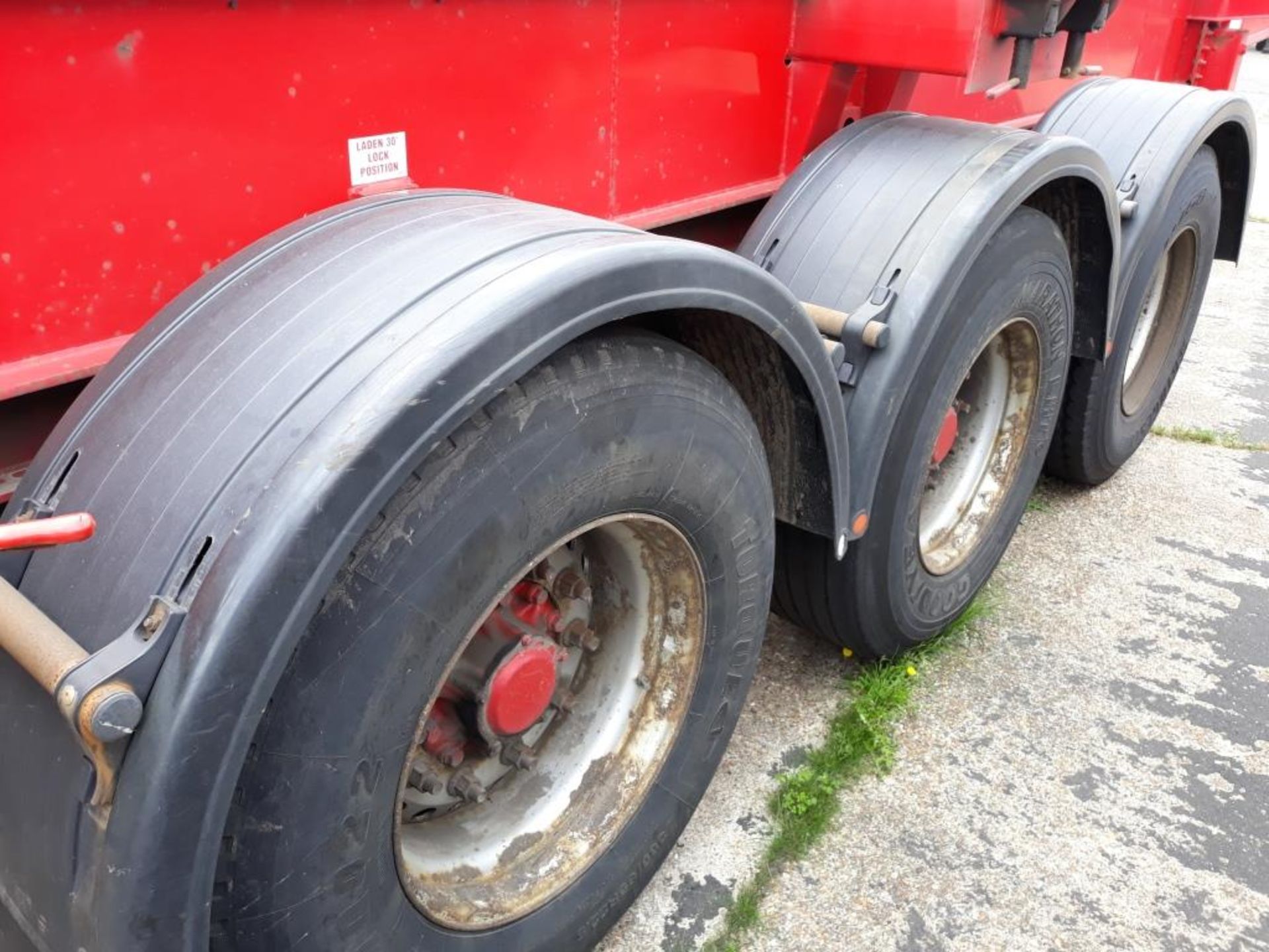 Dennison 14 Lock Sliding Bogie Skeletal trailer, reference 26717, year of manufacture 2011, 3 x - Image 6 of 13