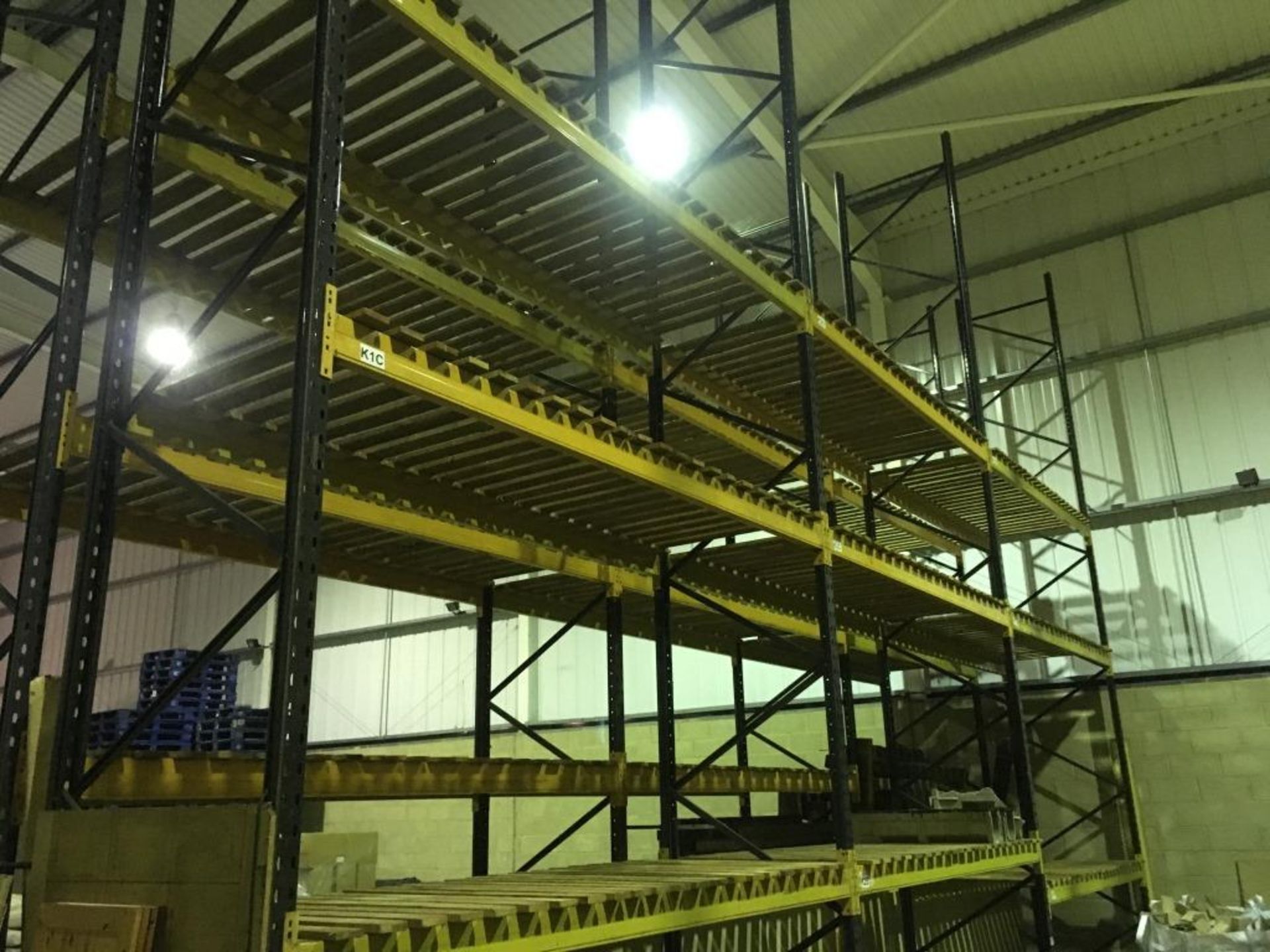 15 bays of boltless racking comprising 20 vertical frames measuring 7.5m tall and 1.1m deep and 86 - Image 3 of 6