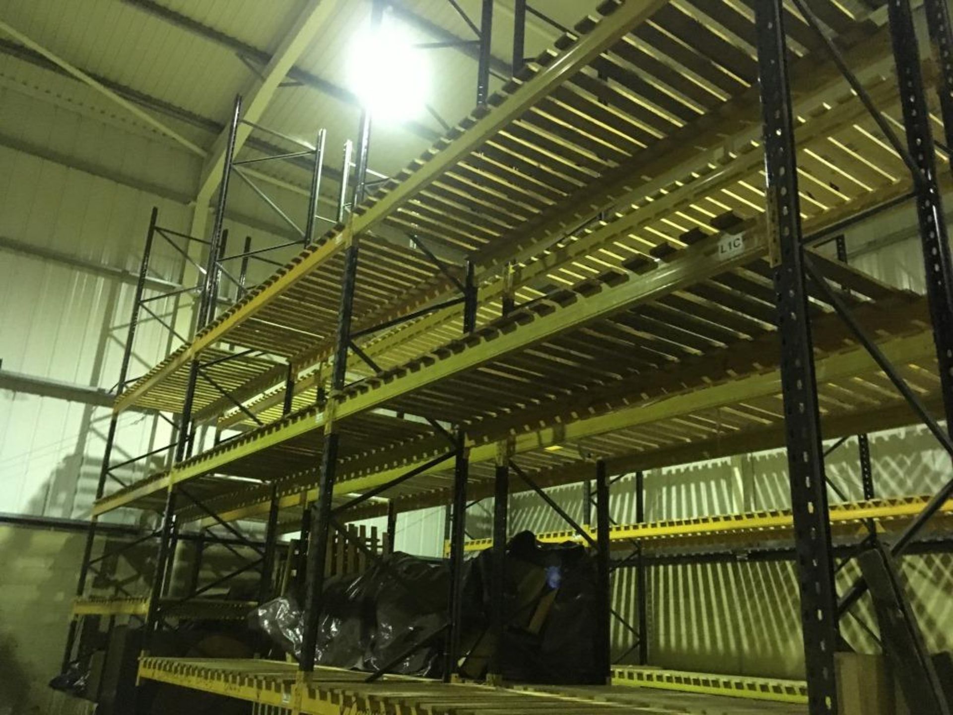 15 bays of boltless racking comprising 20 vertical frames measuring 7.5m tall and 1.1m deep and 86 - Image 4 of 6