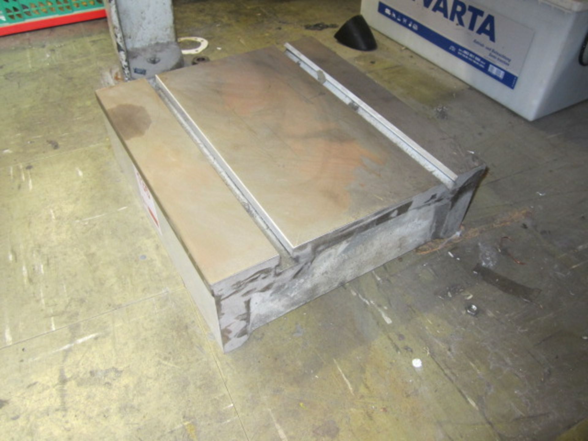 Surface table, approx. size 14" x 13". - Lift out charge to be applied: £5+ vat