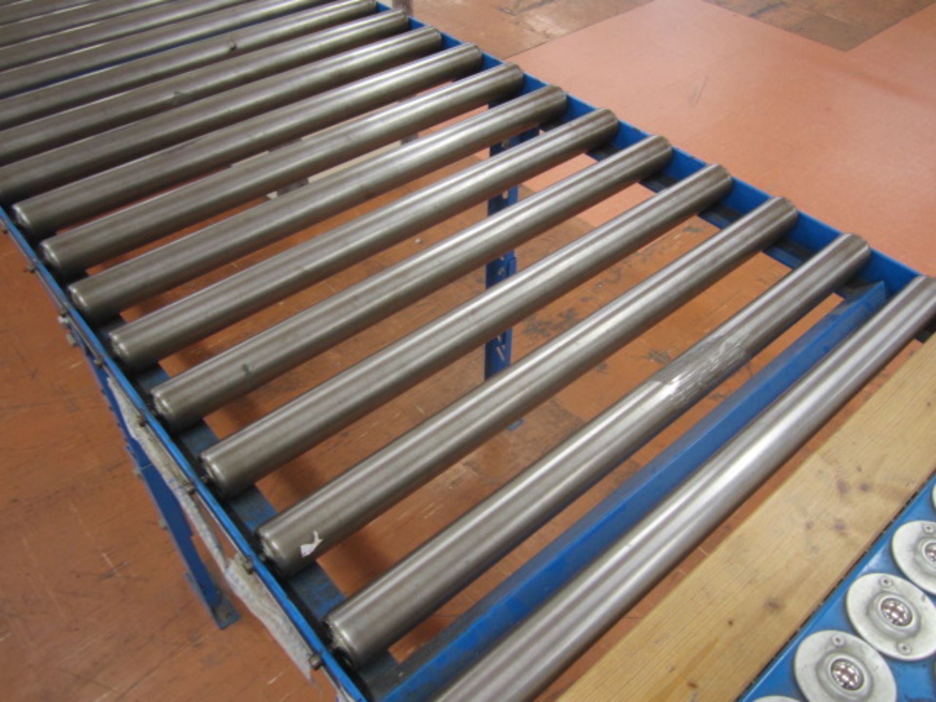 Dowell gravity roller conveyor with roller ball section, approx. size: 790mm x 6.4m. - Lift out - Image 3 of 6