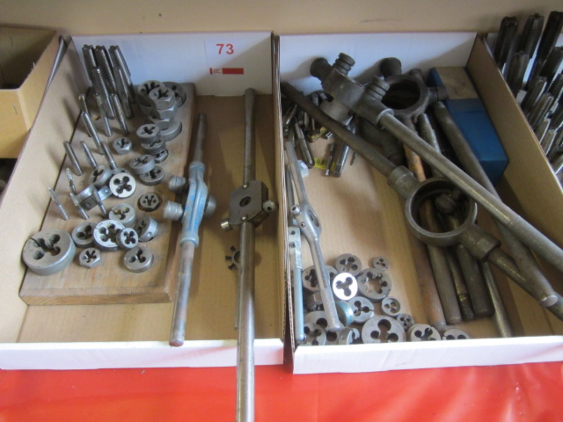 Quantity of assorted size taps and dies - Bild 3 aus 5