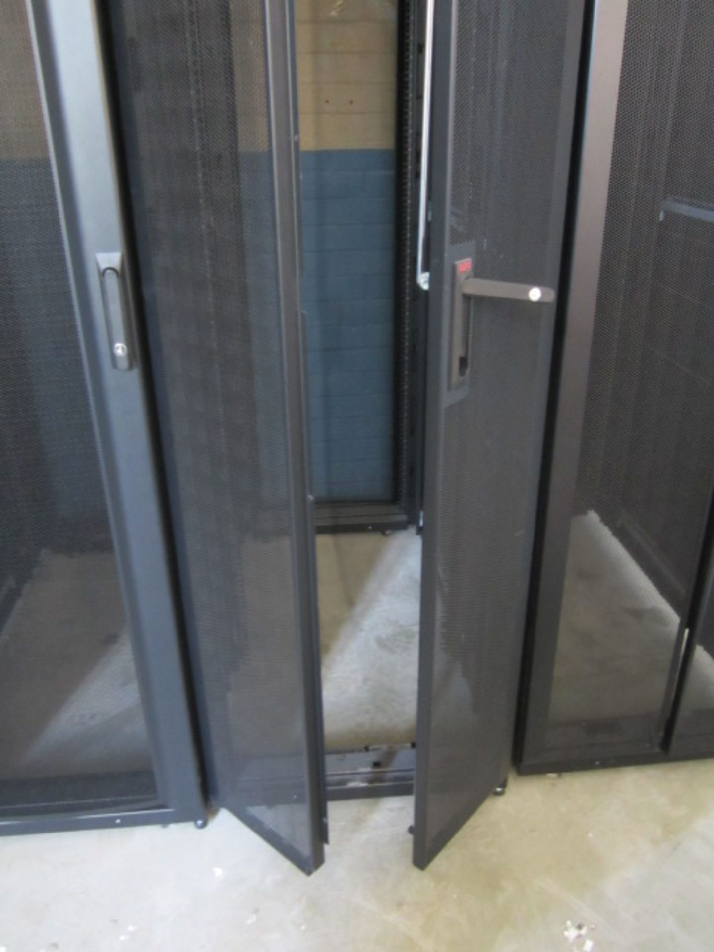 APC AR350 Nutshelter server enclosure with single and double door entry, approx. size: width 600mm x - Image 5 of 6