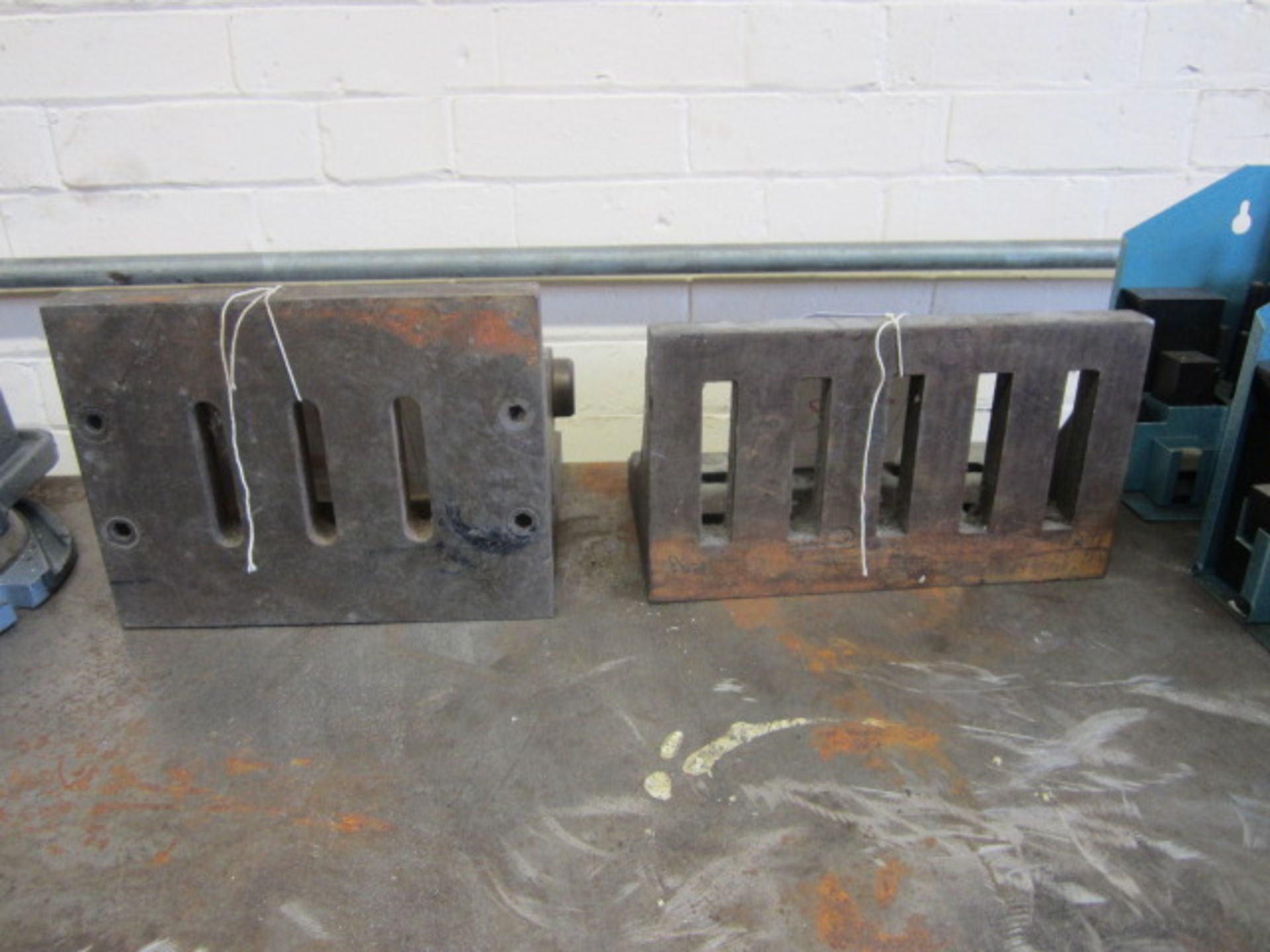 Adjustable angle plate, 7" x 8" x 9", 1 x angle plate 6" x 6" x 10" - Image 2 of 2