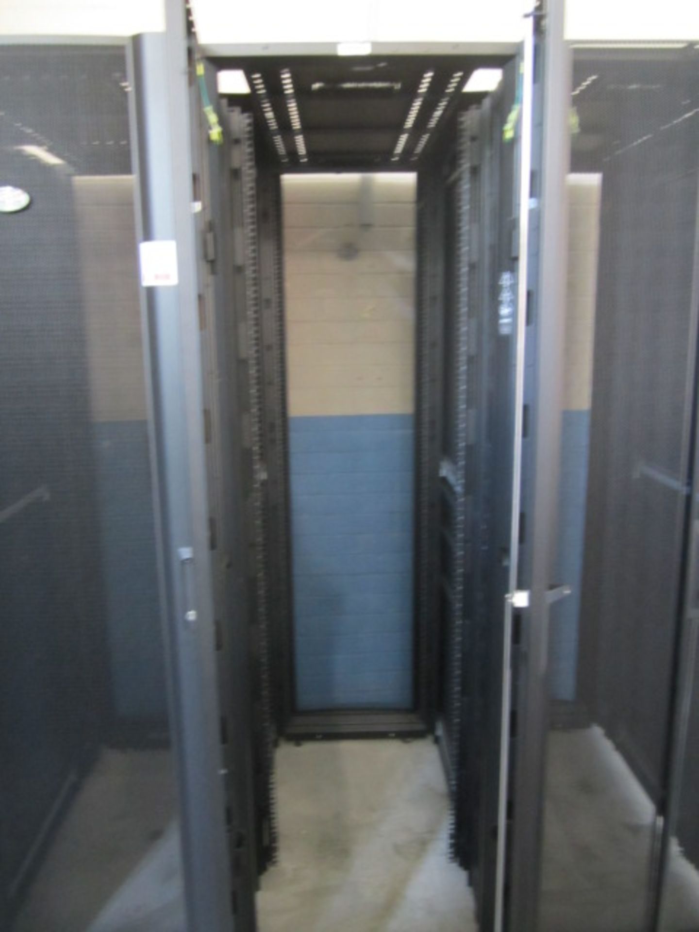 APC AR350 Nutshelter server enclosure with single and double door entry, approx. size: width 600mm x - Image 4 of 6