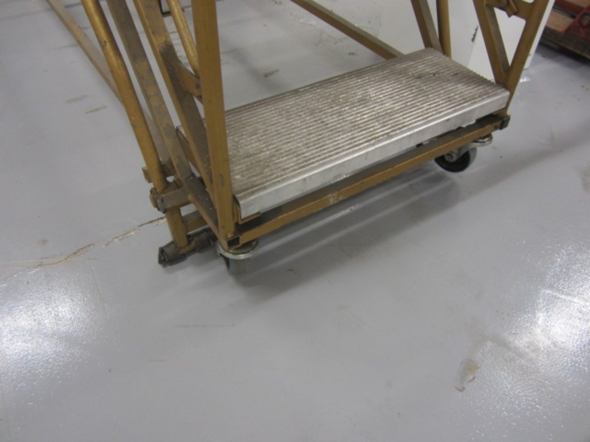 Sabre Engineering mobile steps, 9 tread. - Lift out charge to be applied: £5+ vat - Image 3 of 5