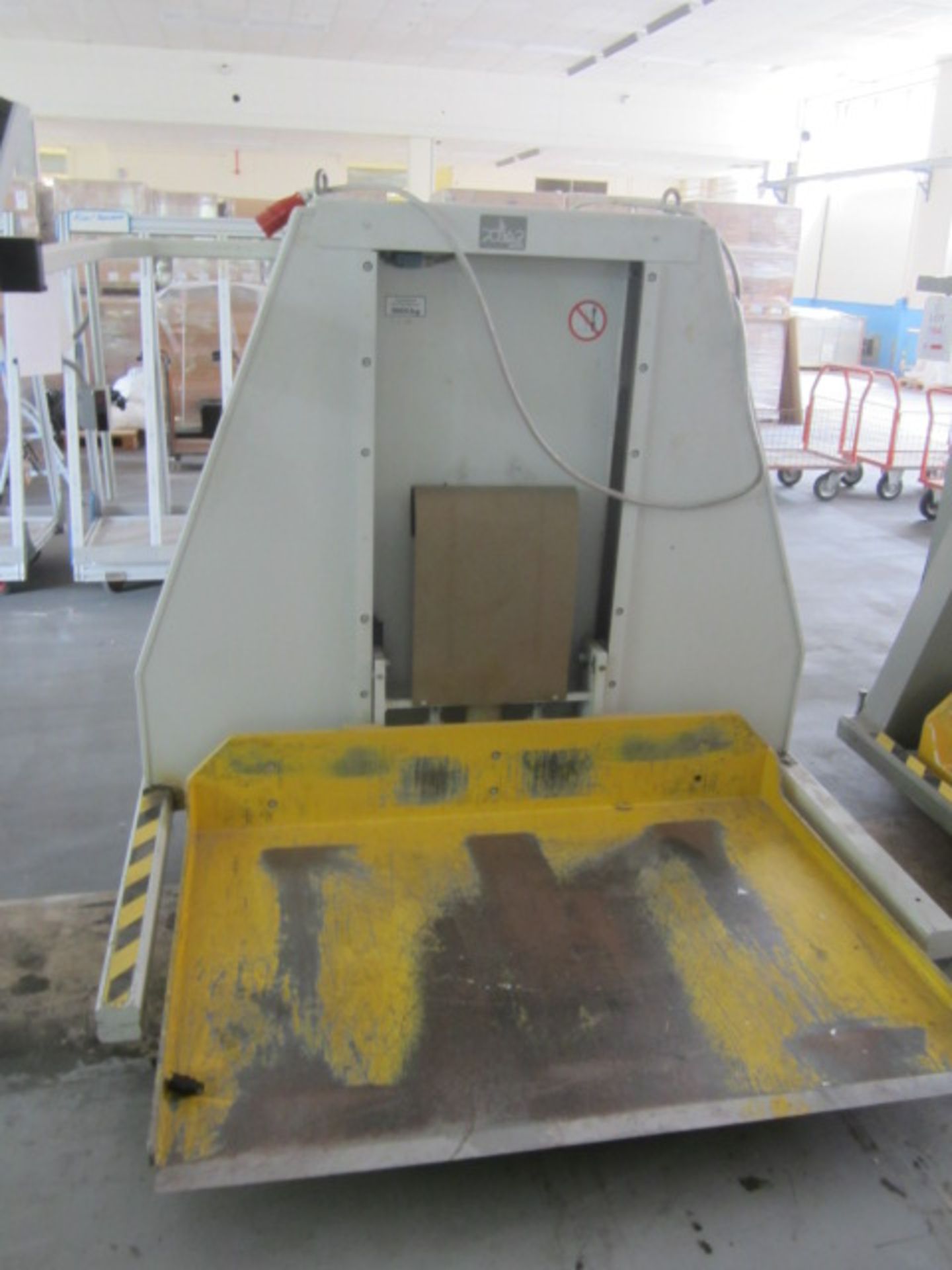 Polar Mohr paper lift, model L100-W-6, machine number 637/2037 (1996), pallet size 1480mm x - Image 3 of 5