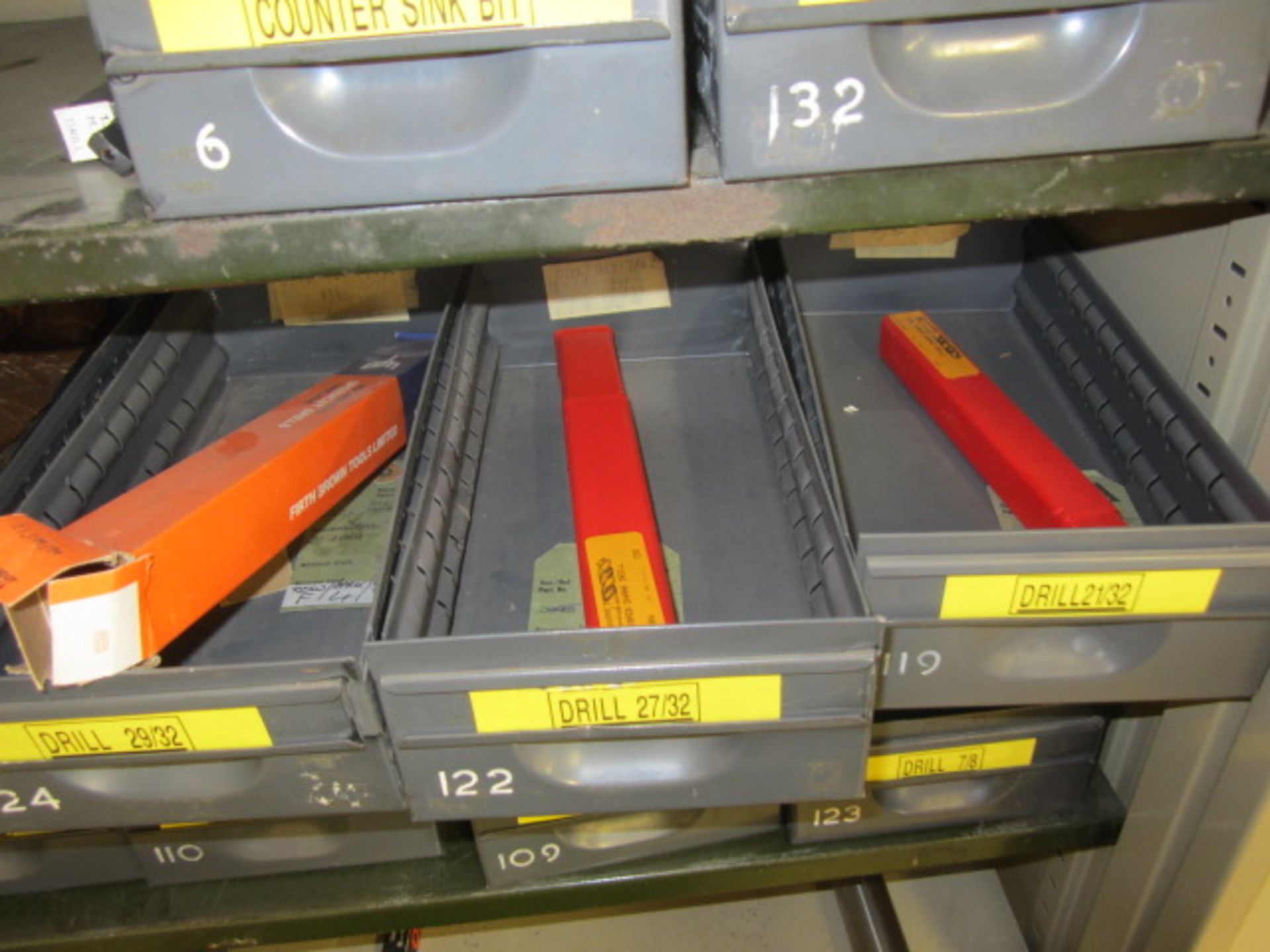 Steel 2 door storage cupboard with remaining contacts including assorted drill bits - Image 6 of 11