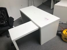 3 x white melamine desksApprox. 1510 x 650 x 730 mm