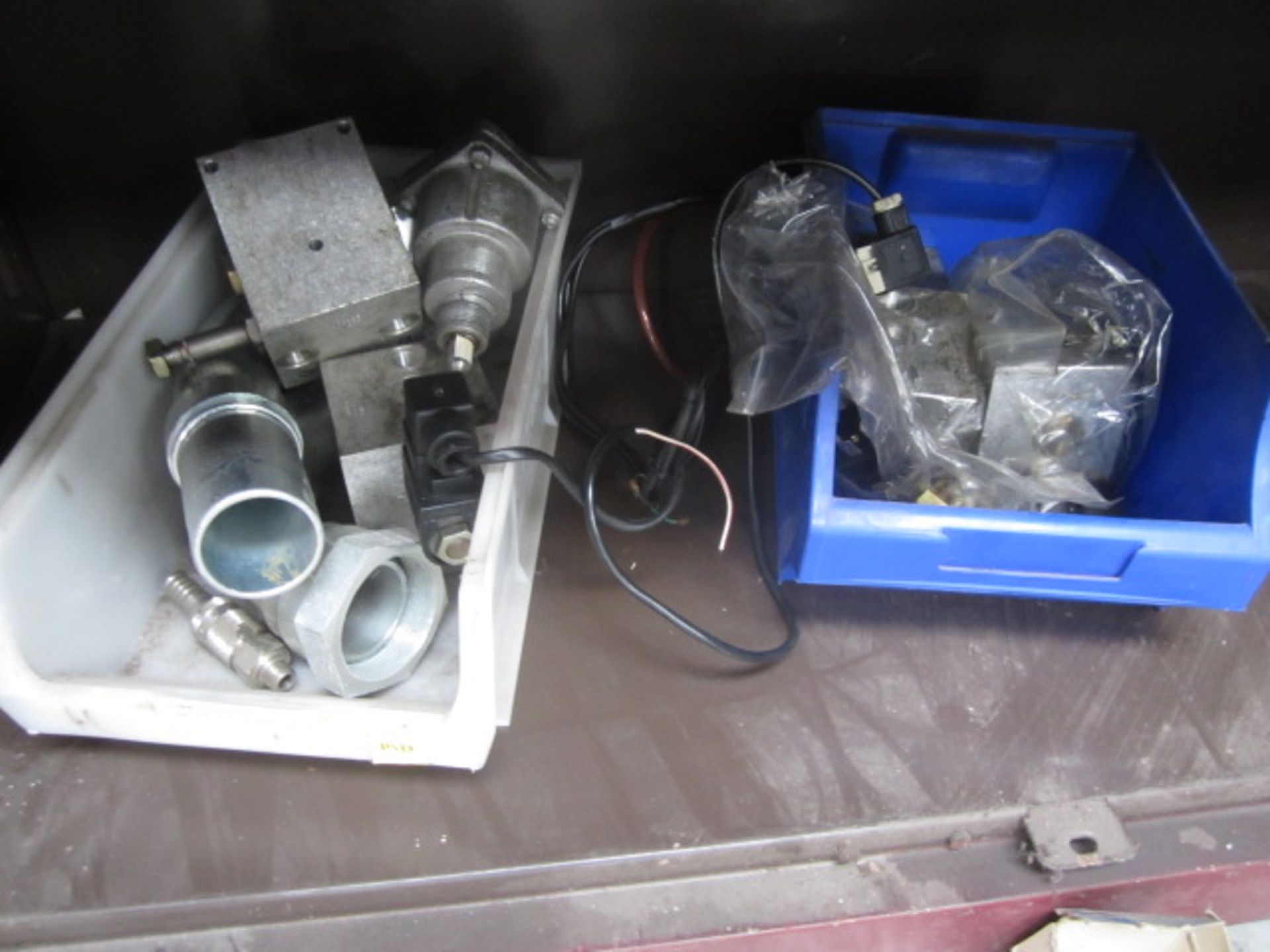 Quantity of assorted pipe fittings and hosing - Image 2 of 11