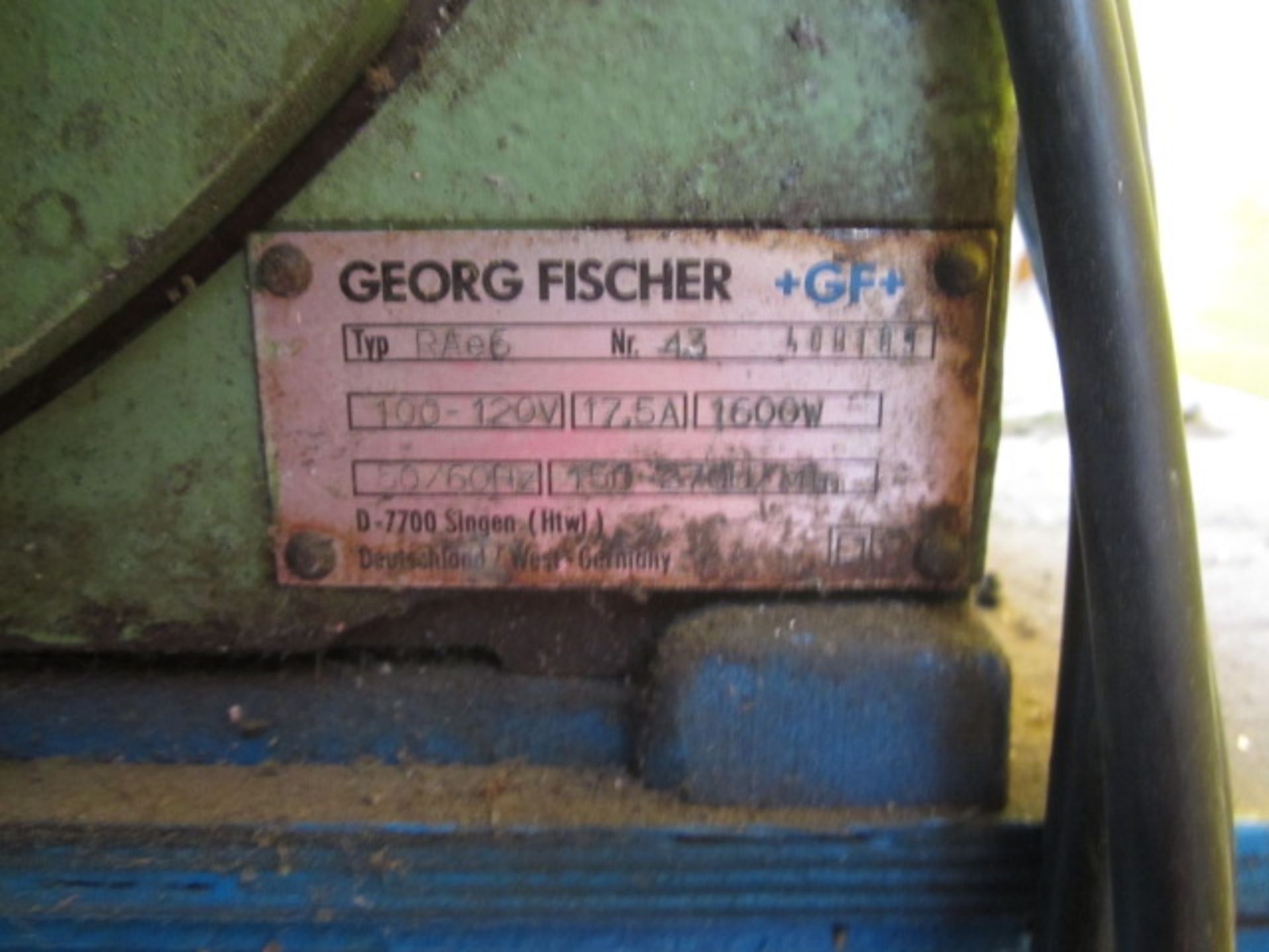 Georg Fischer type BAE6 pipe cutter, approx. cutting diameter 180mm,110v mounted on work bench. - Image 6 of 6