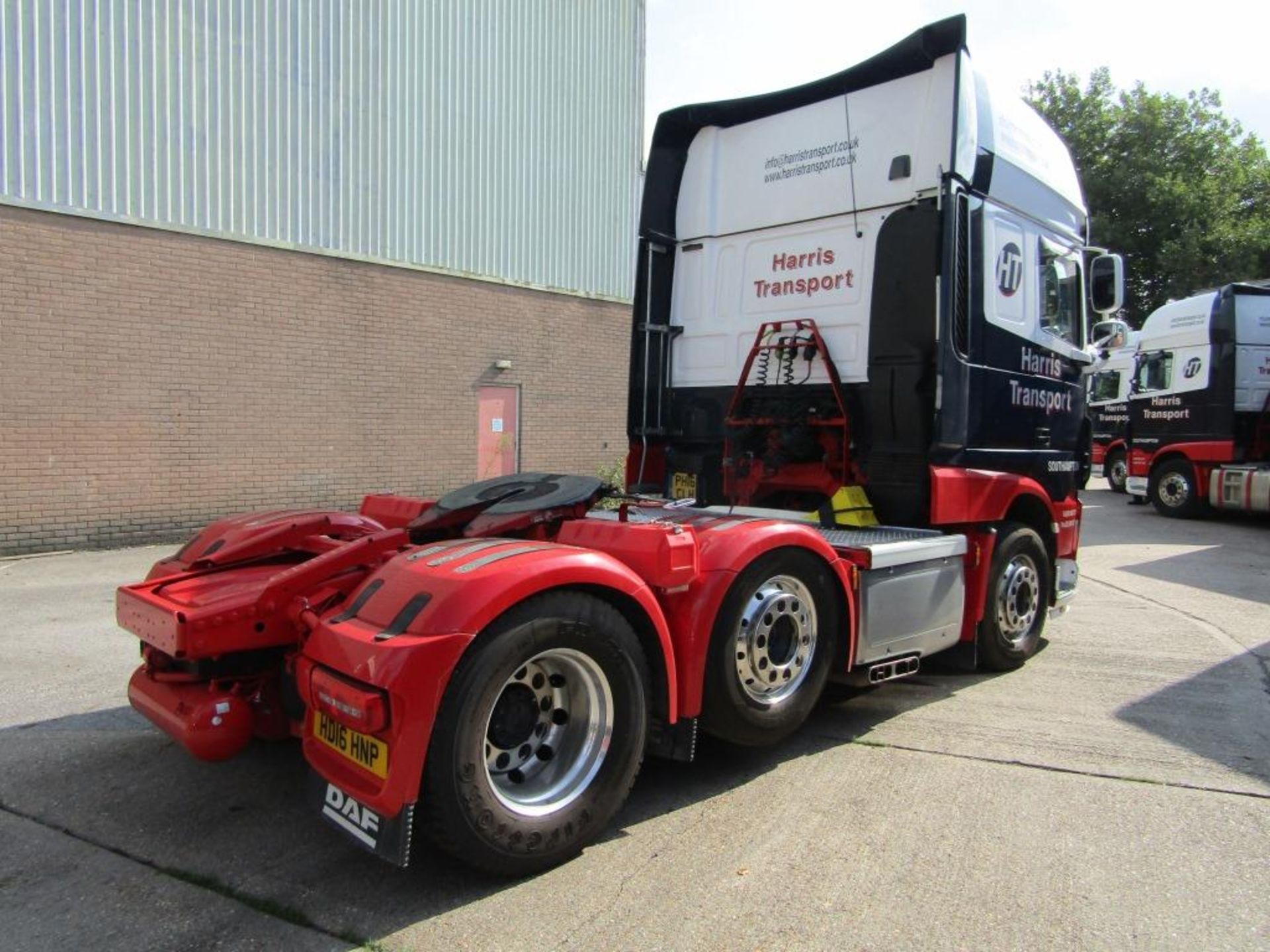 DAF FTGXF510 super space cab, automatic, 6x2 mid lift twin steer, 44 ton GVW, Euro 6, tractor - Bild 7 aus 28