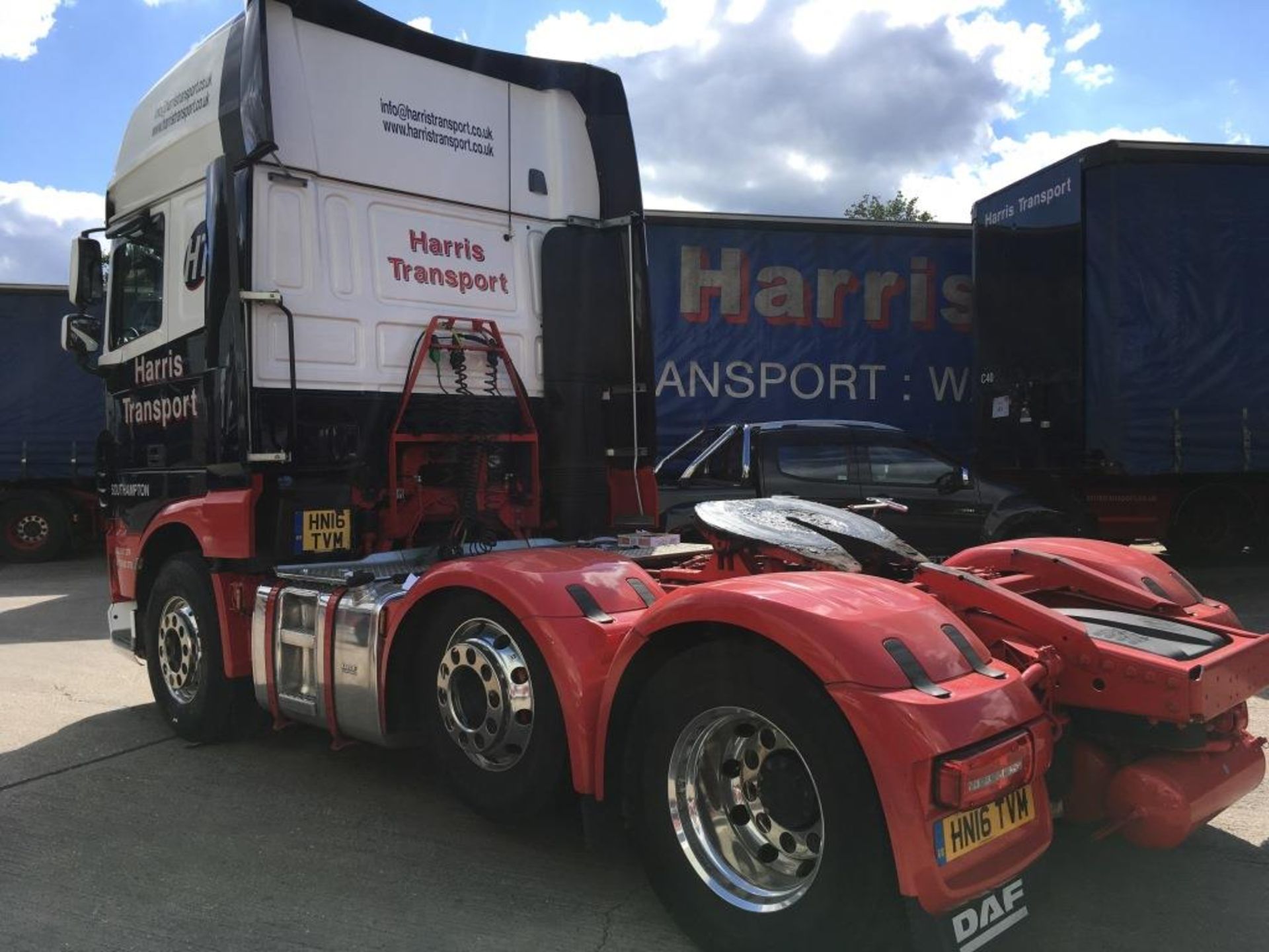 DAF FTGXF510 super space cab, automatic, 6x2 mid lift twin steer, 44 ton GVW, Euro 6 tractor unit, - Bild 10 aus 32