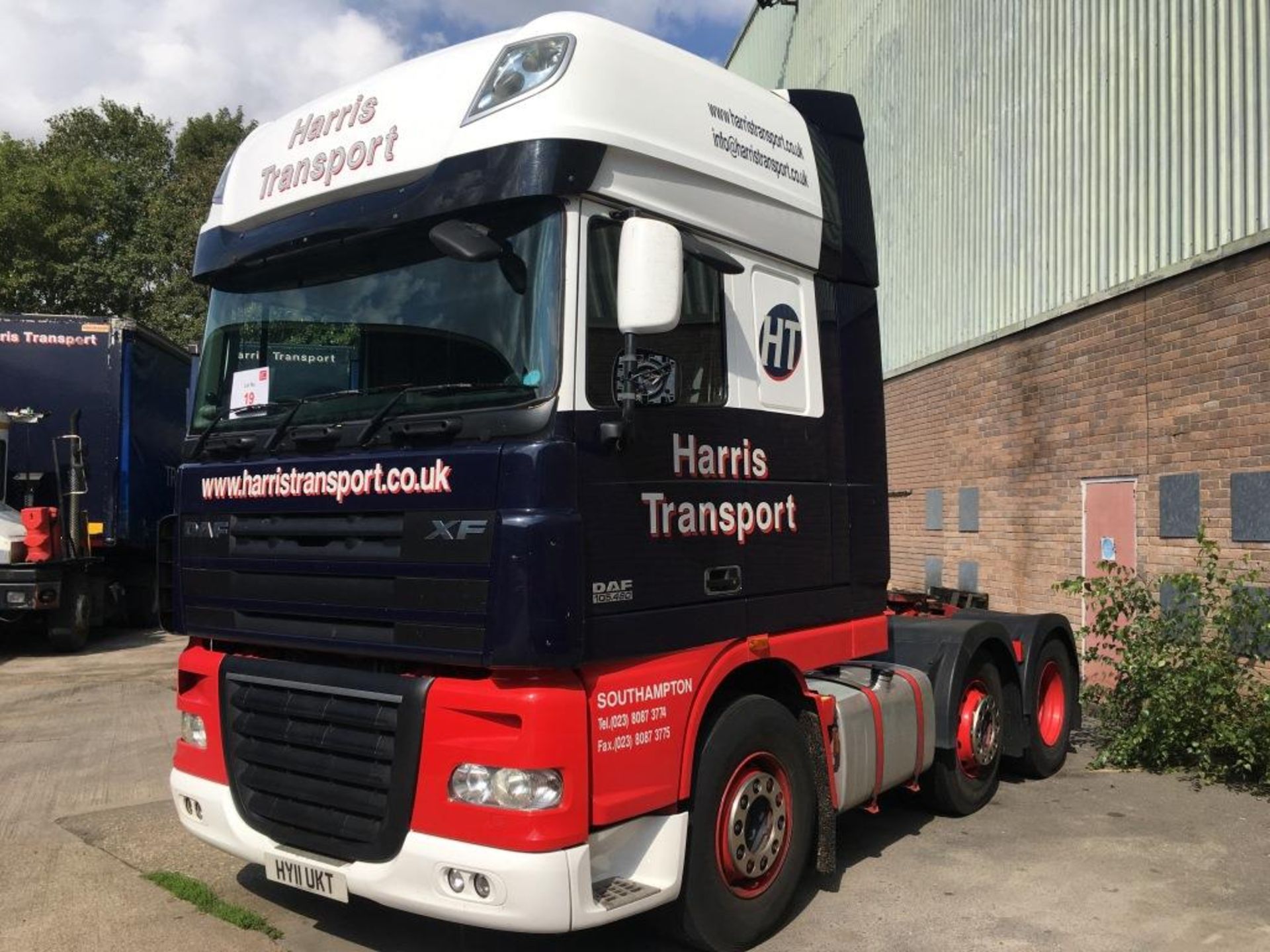 DAF FTGXF105.460 super space cab, automatic, 6x2 mid lift twin steer, 44 ton GVW, Euro 5, tractor - Bild 3 aus 24