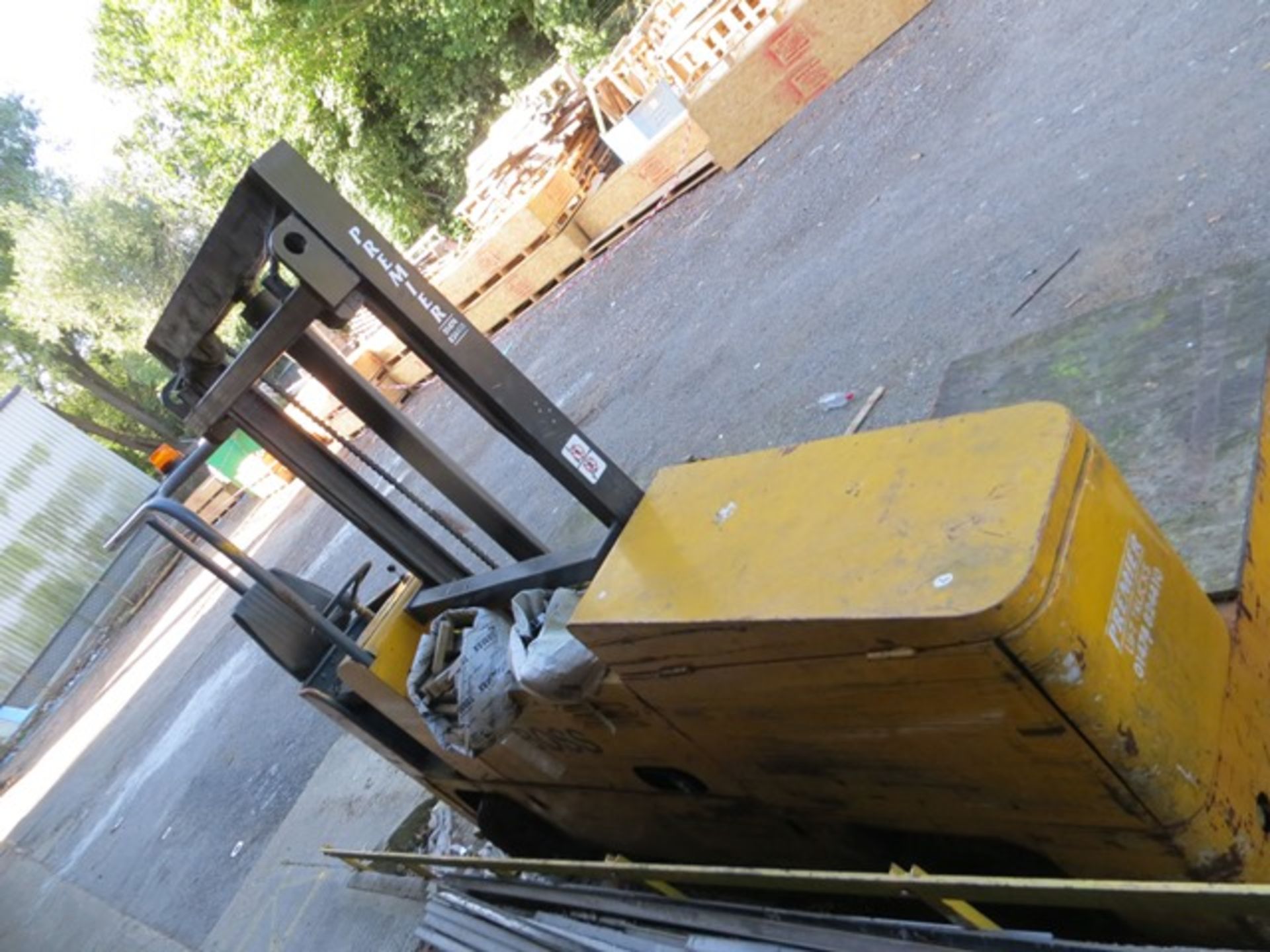 Boss Sideloader Forklift truck suitable for spares and repairs - the purchaser will be required to - Image 5 of 5