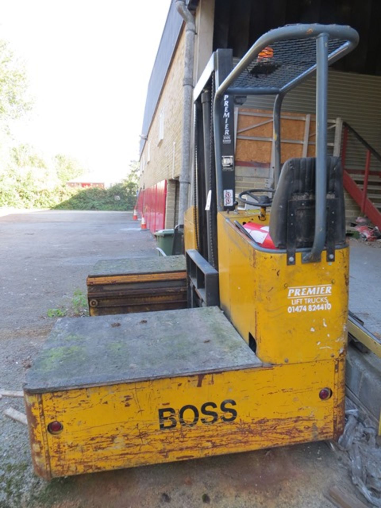 Boss Sideloader Forklift truck suitable for spares and repairs - the purchaser will be required to - Image 2 of 5