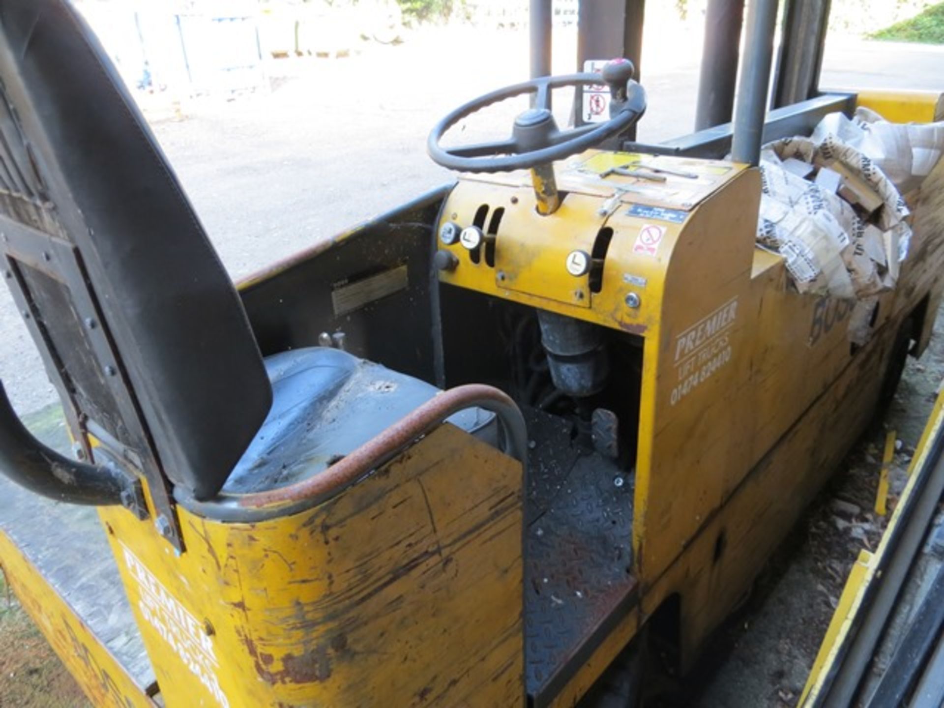 Boss Sideloader Forklift truck suitable for spares and repairs - the purchaser will be required to - Image 3 of 5