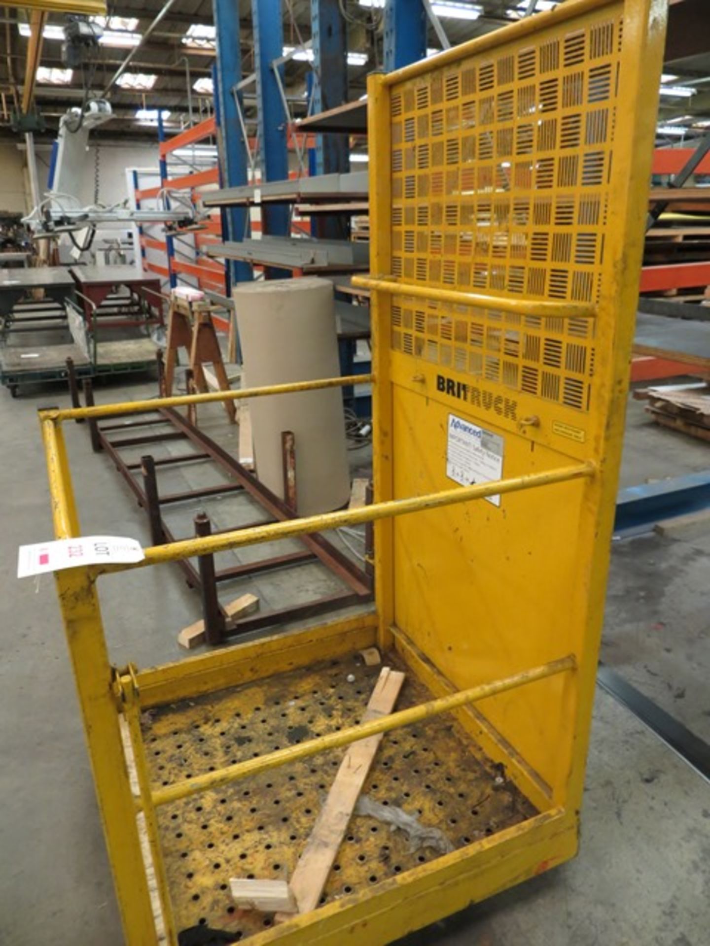 Britruck Forklift Man cage. Internal dimensions are 900mm (L) x 950mm (W) x 1000mm (H). NB: This - Image 2 of 2