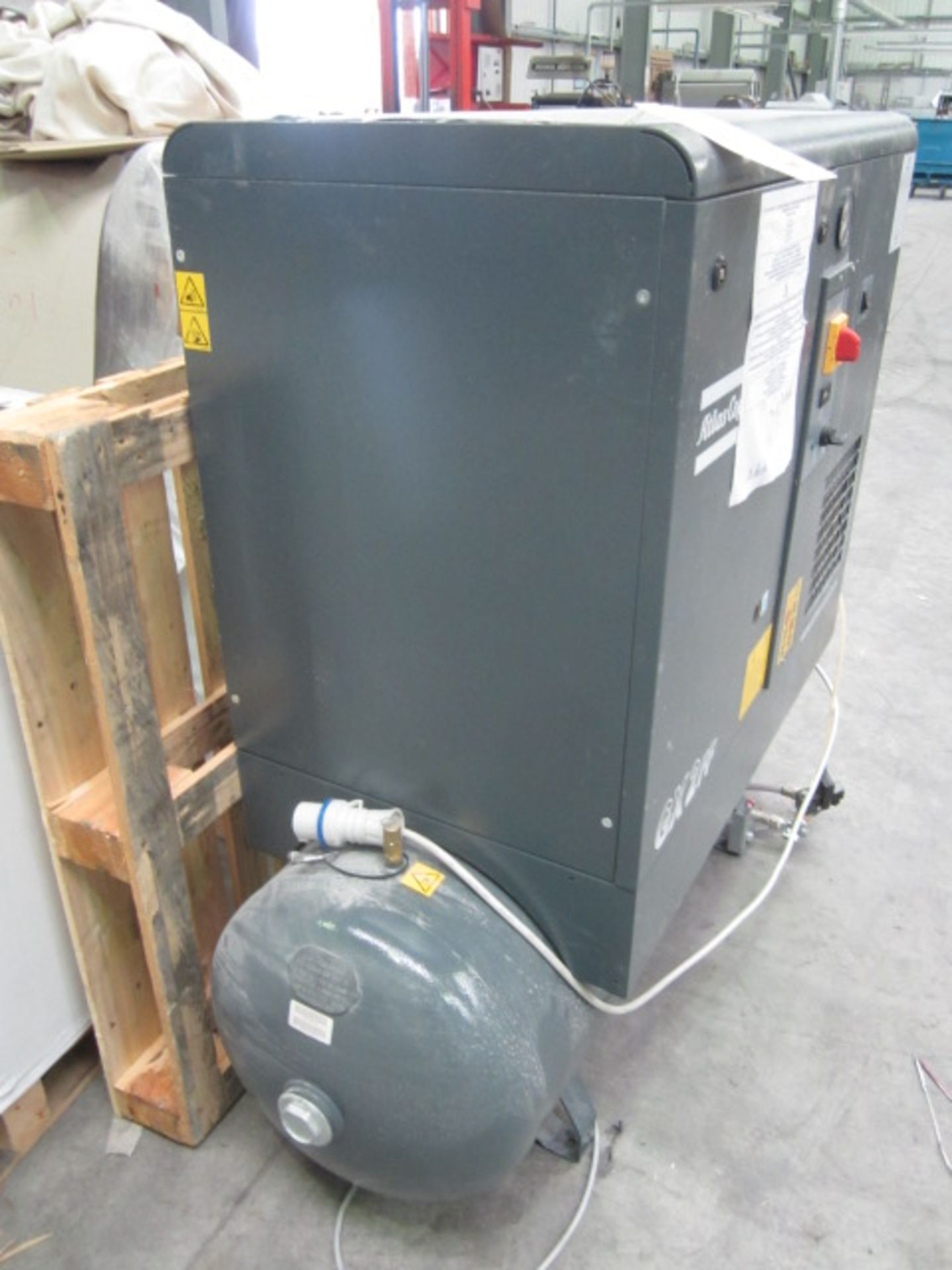 Atlas Copco GX 2FF packaged air compressor, type GX 2FF-EP, serial number CAl884393 (2015), run - Bild 6 aus 8