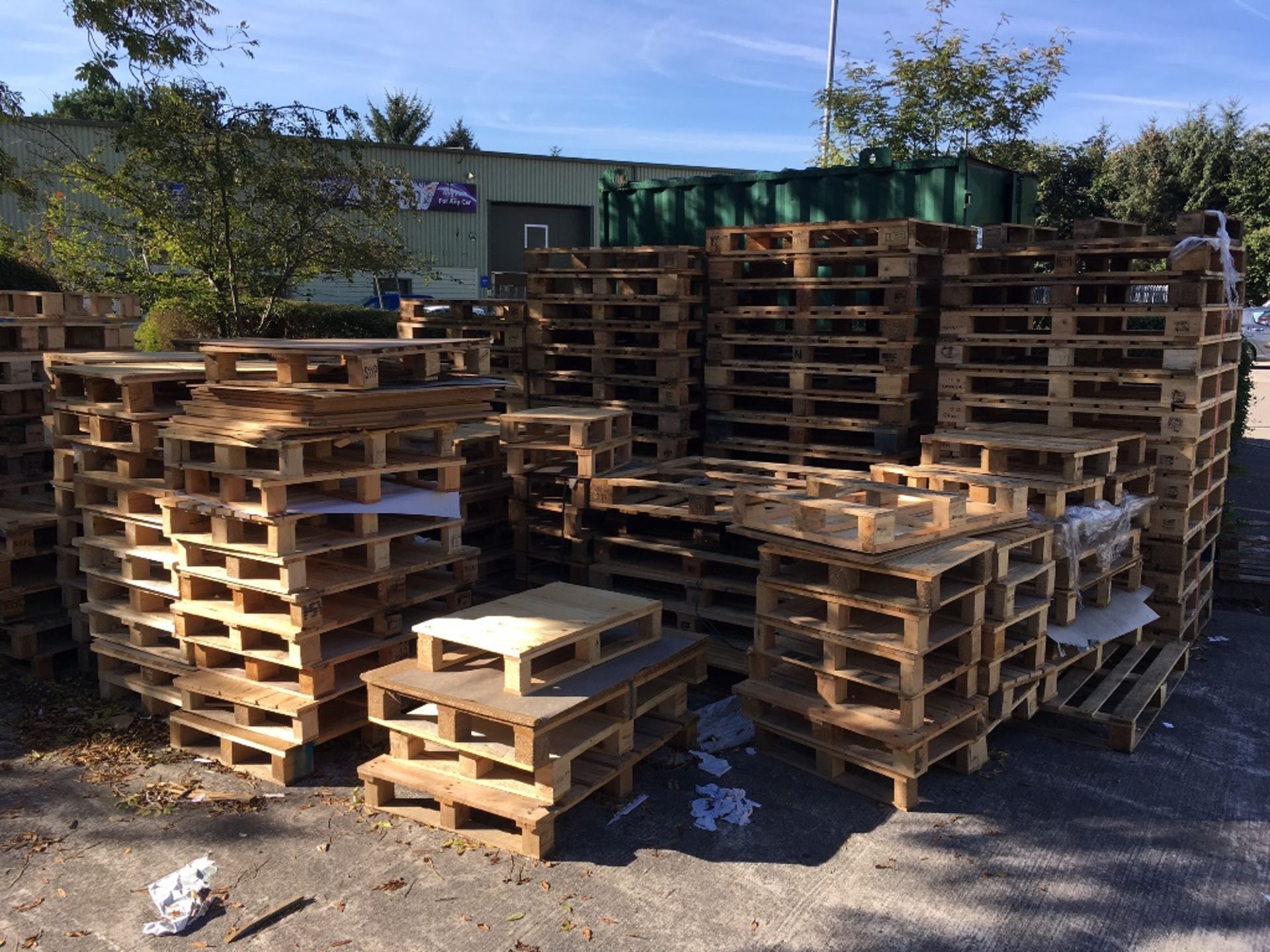 Approximately 100 assorted wooden pallets