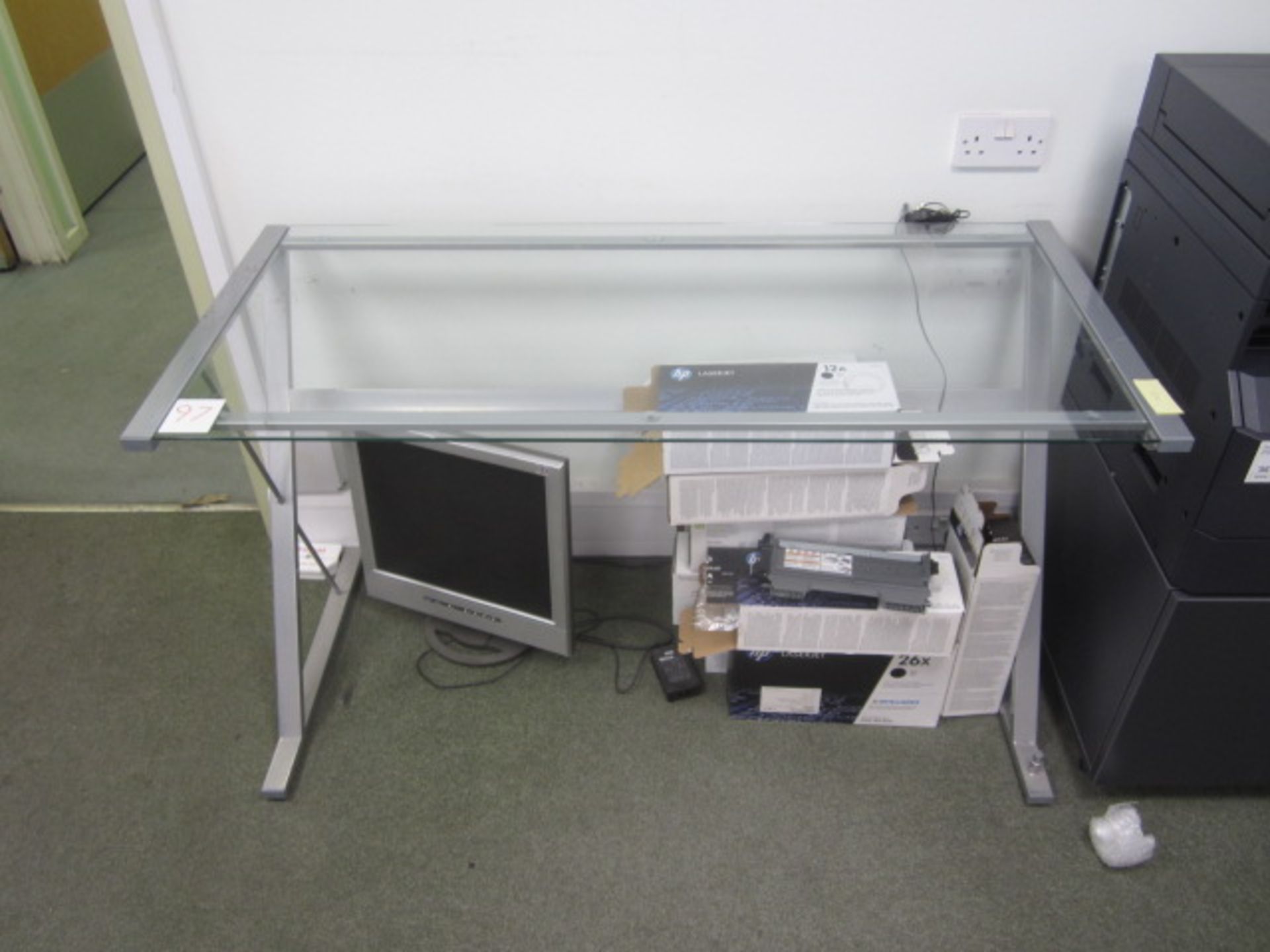 Metal frame/glass top table and chrome leg/white top table - Image 3 of 4