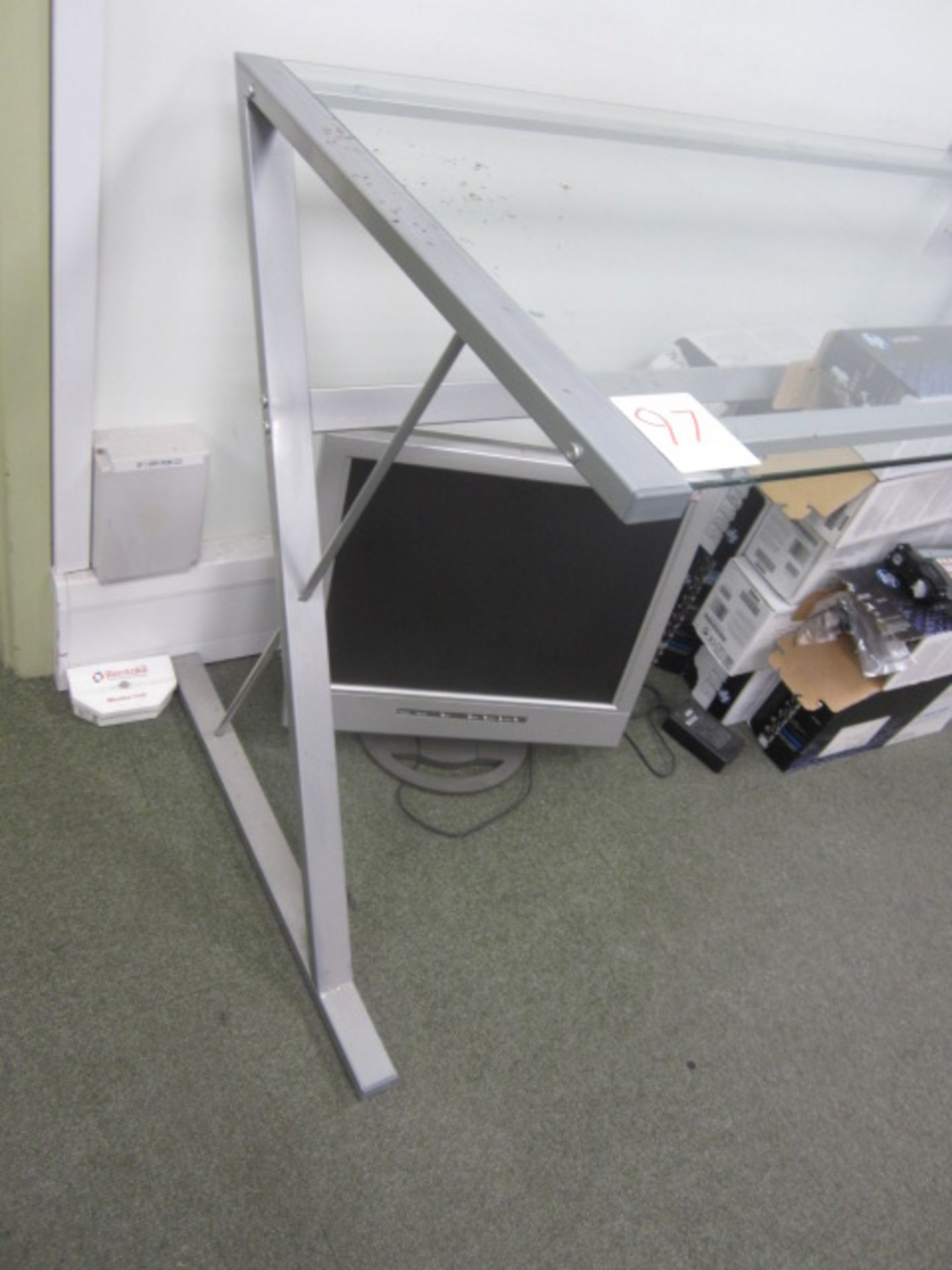 Metal frame/glass top table and chrome leg/white top table - Image 4 of 4