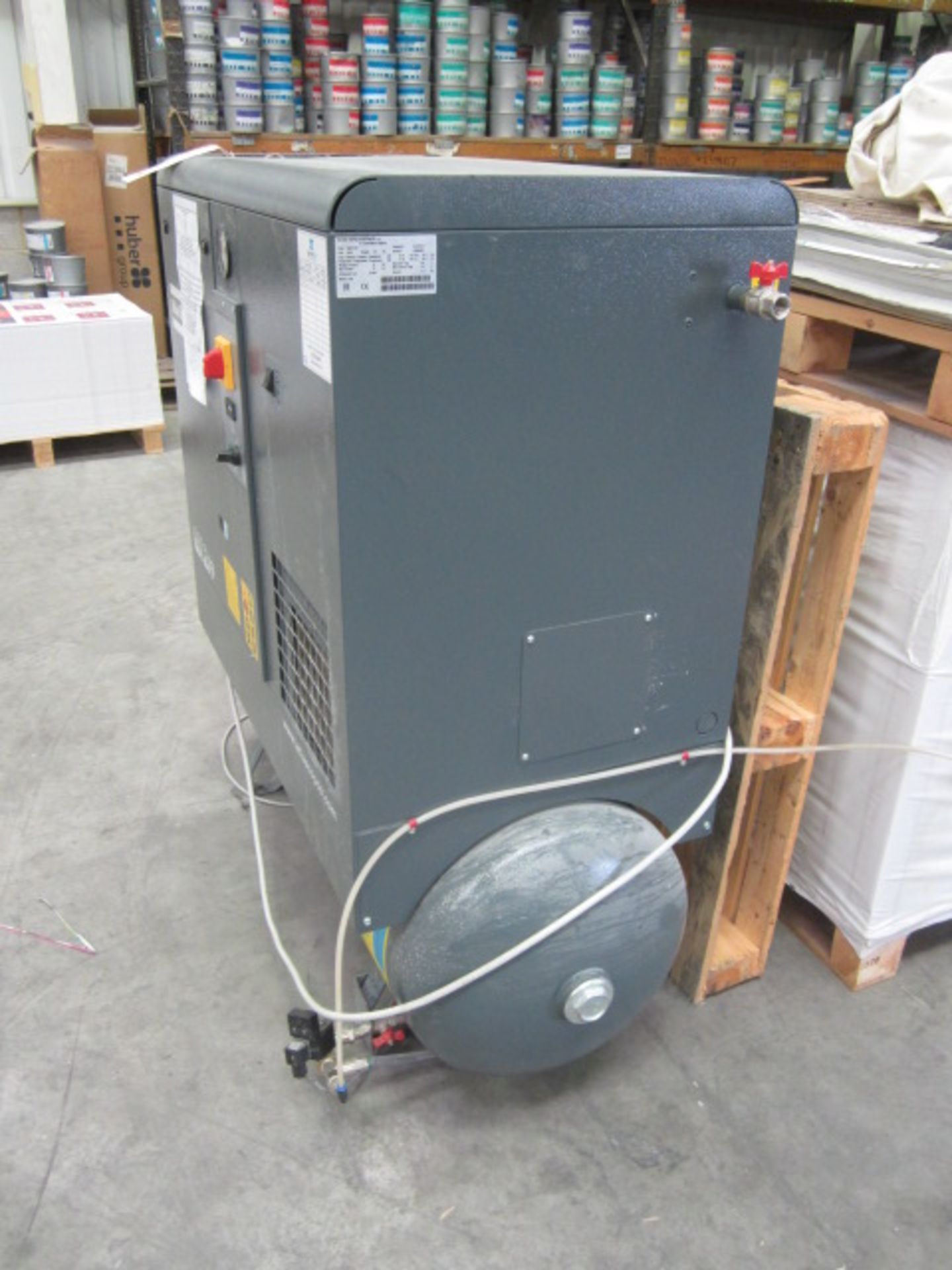 Atlas Copco GX 2FF packaged air compressor, type GX 2FF-EP, serial number CAl884393 (2015), run - Bild 5 aus 8