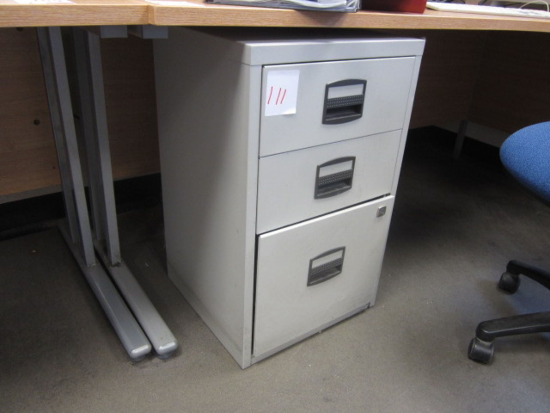 2 x metal 3 drawer pedestal units - Image 2 of 2