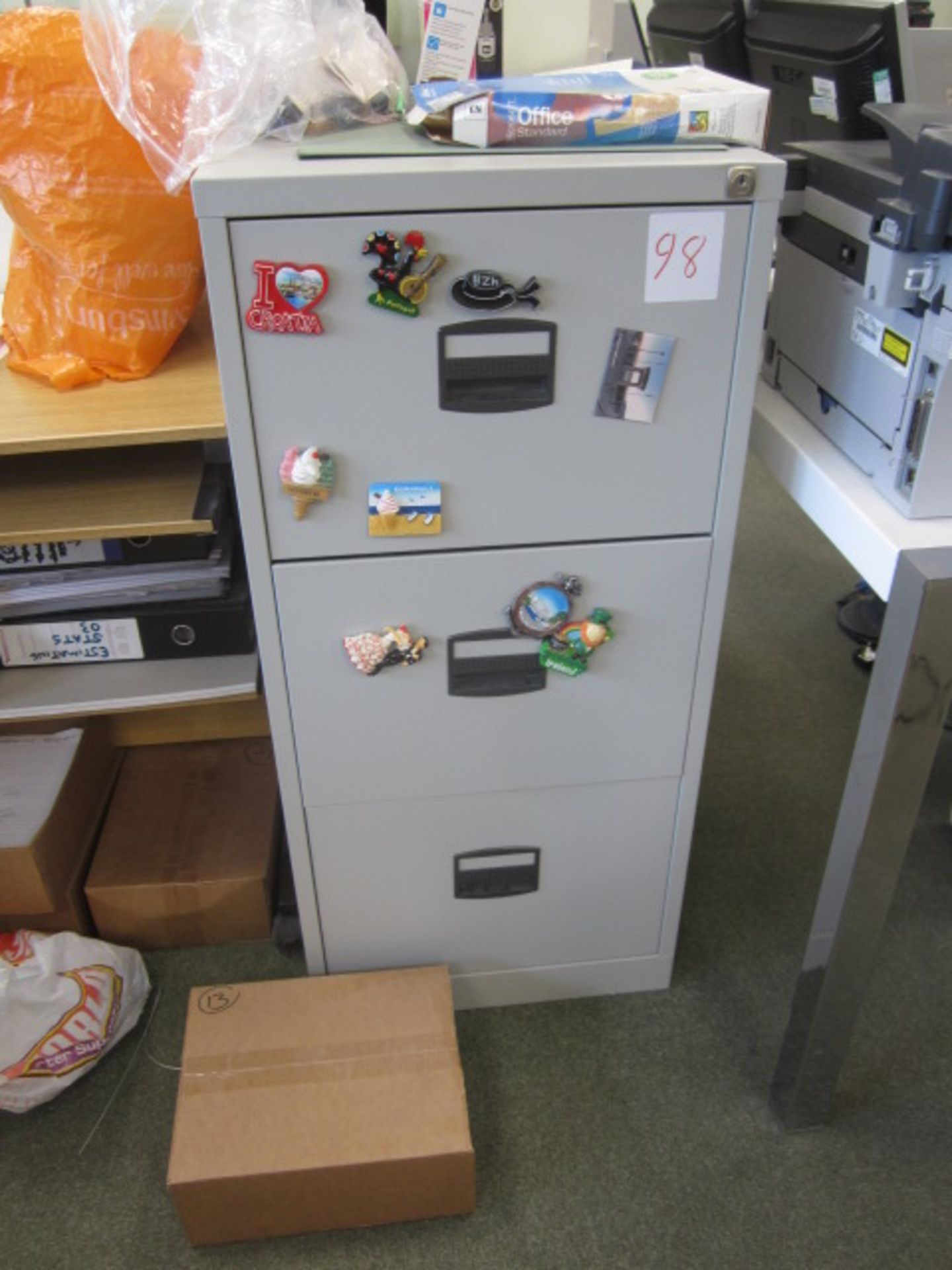 Metal 3 x 2/ 3 drawer filing cabinets - Image 2 of 3