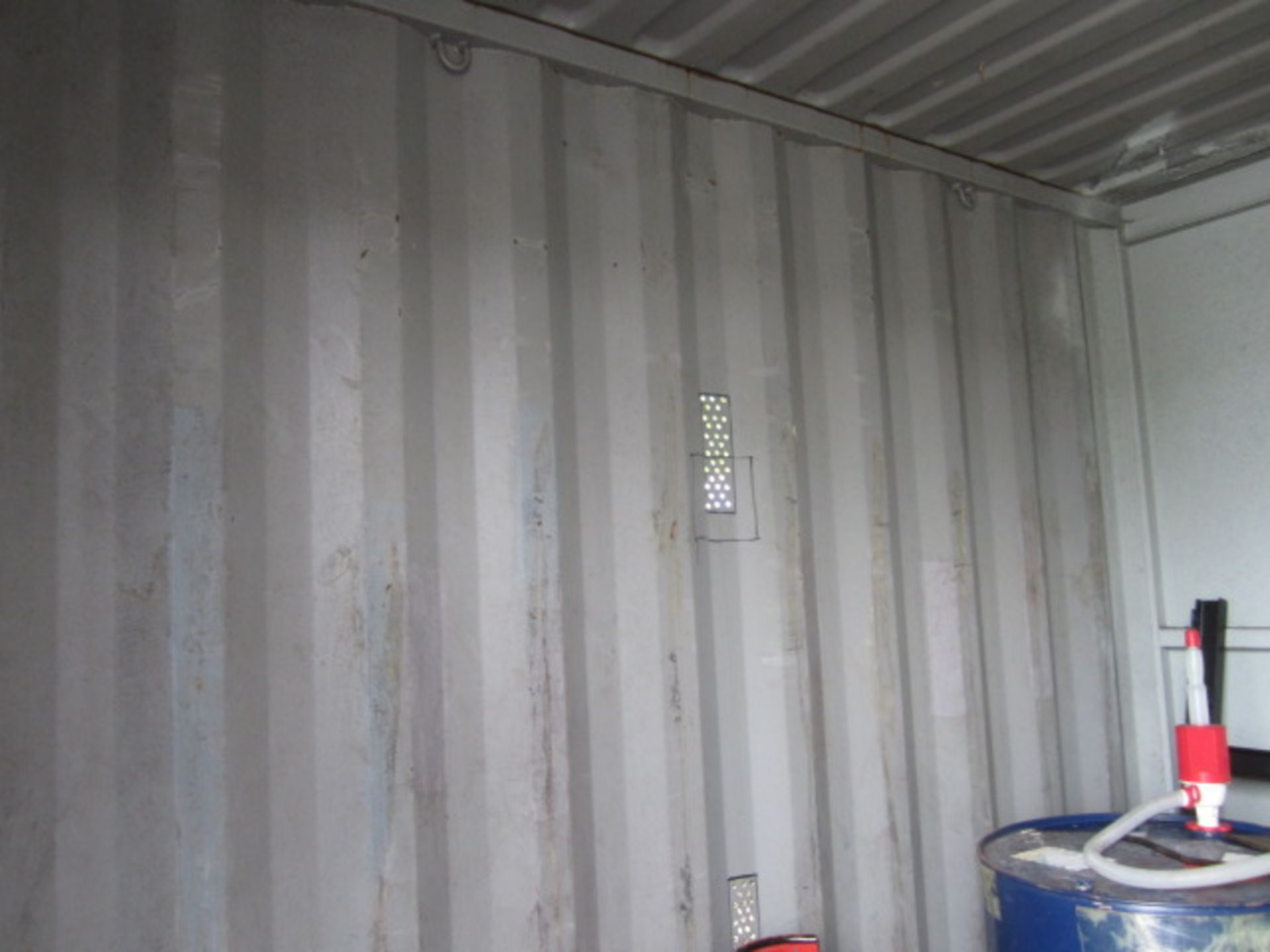 Shipping container, 10' x 8'.A work Method Statement and Risk Assessment must be reviewed and - Image 4 of 5