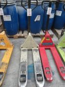 Crown hydraulic pallet truck