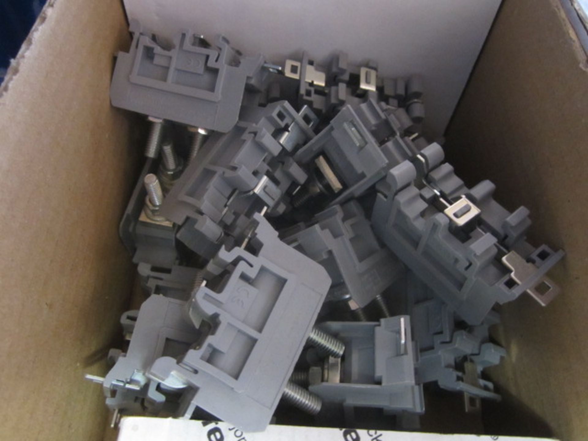 Contents of shelf - electrical components including terminal blocks & terminals - Image 3 of 14