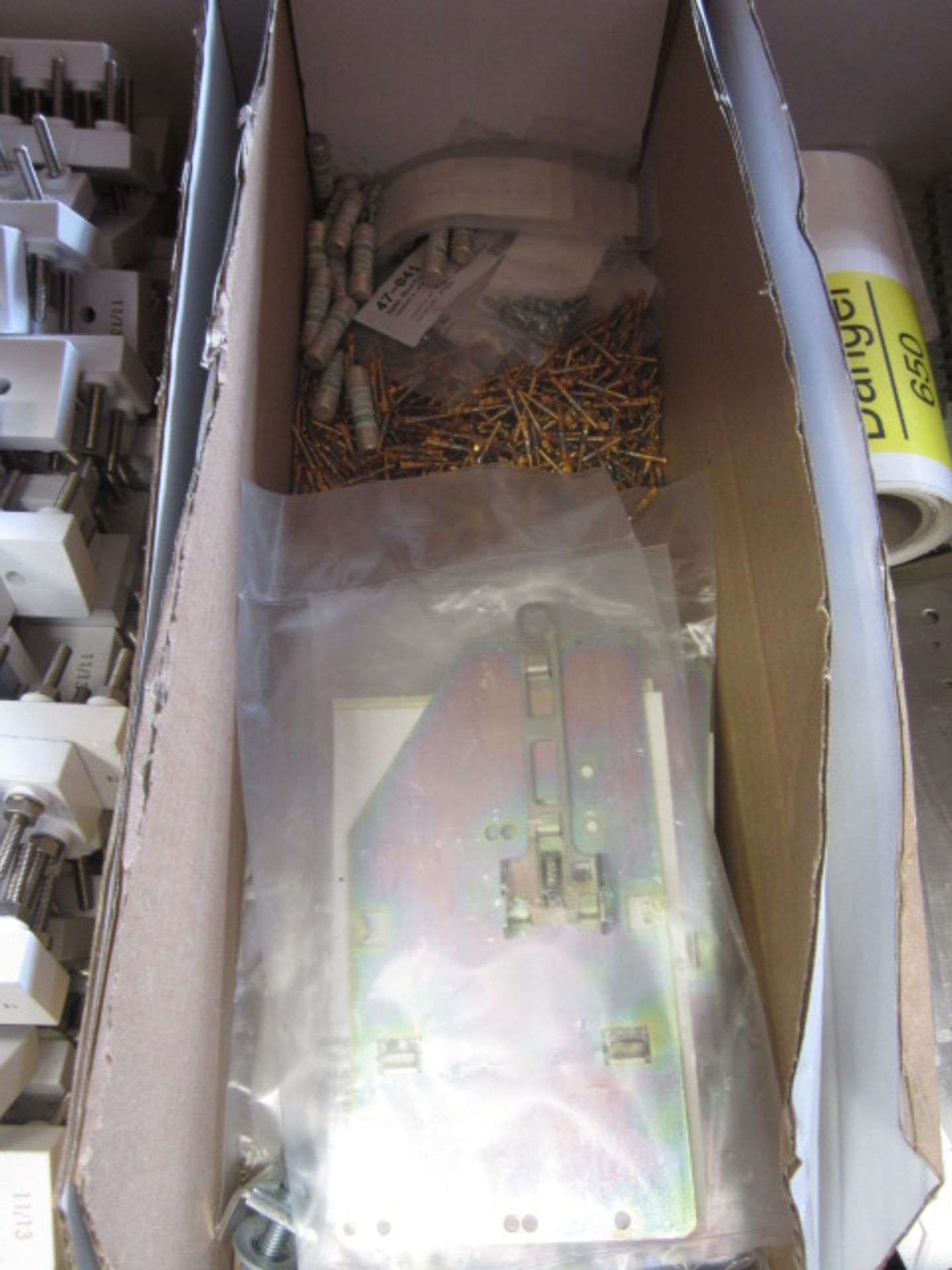 Contents of shelf - electrical components including terminal blocks & terminals - Image 8 of 14