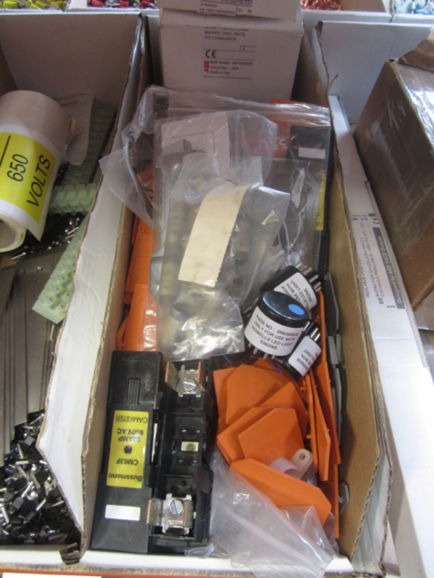 Contents of shelf - electrical components including terminal blocks & terminals - Image 10 of 14