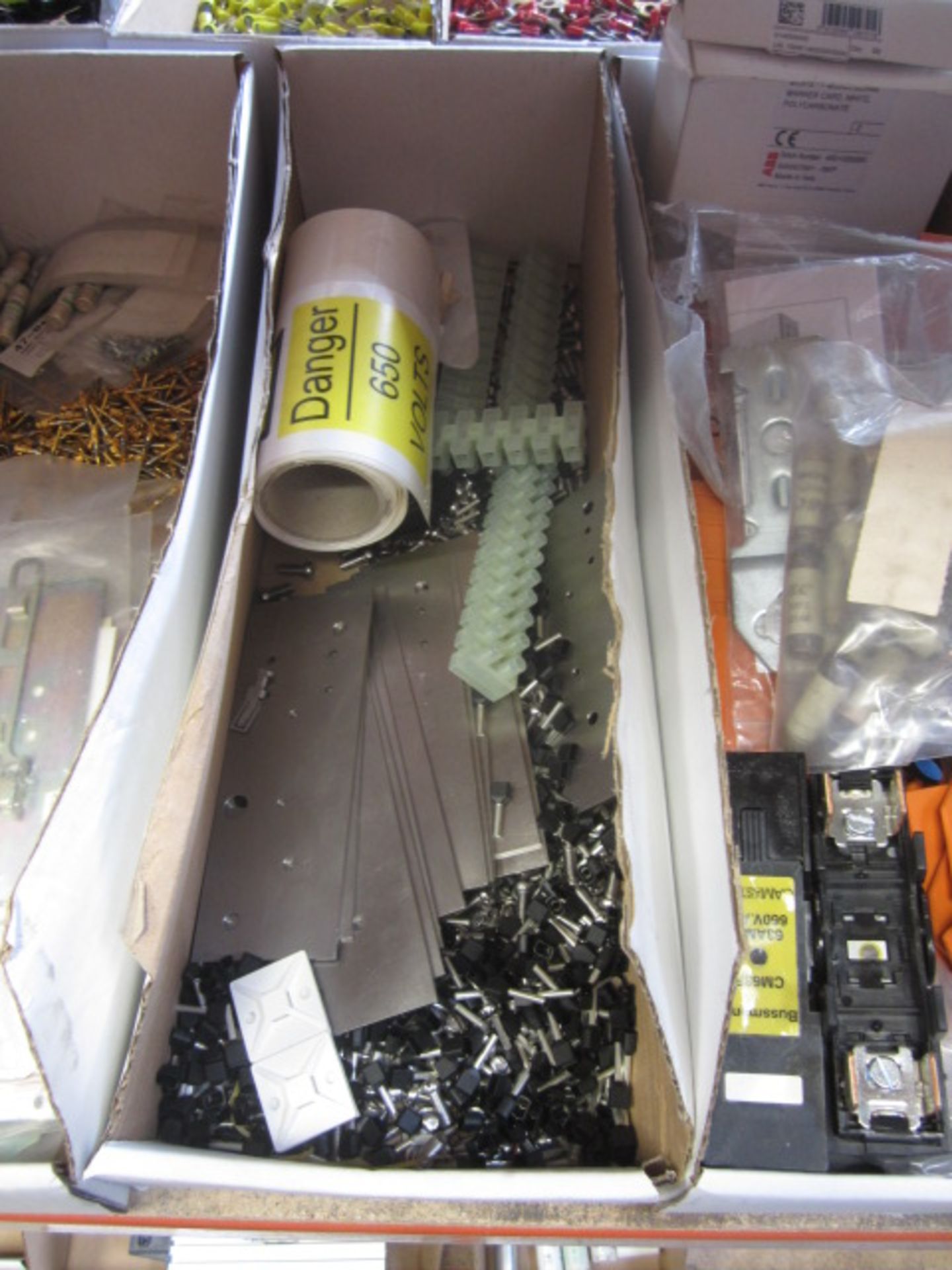 Contents of shelf - electrical components including terminal blocks & terminals - Image 9 of 14