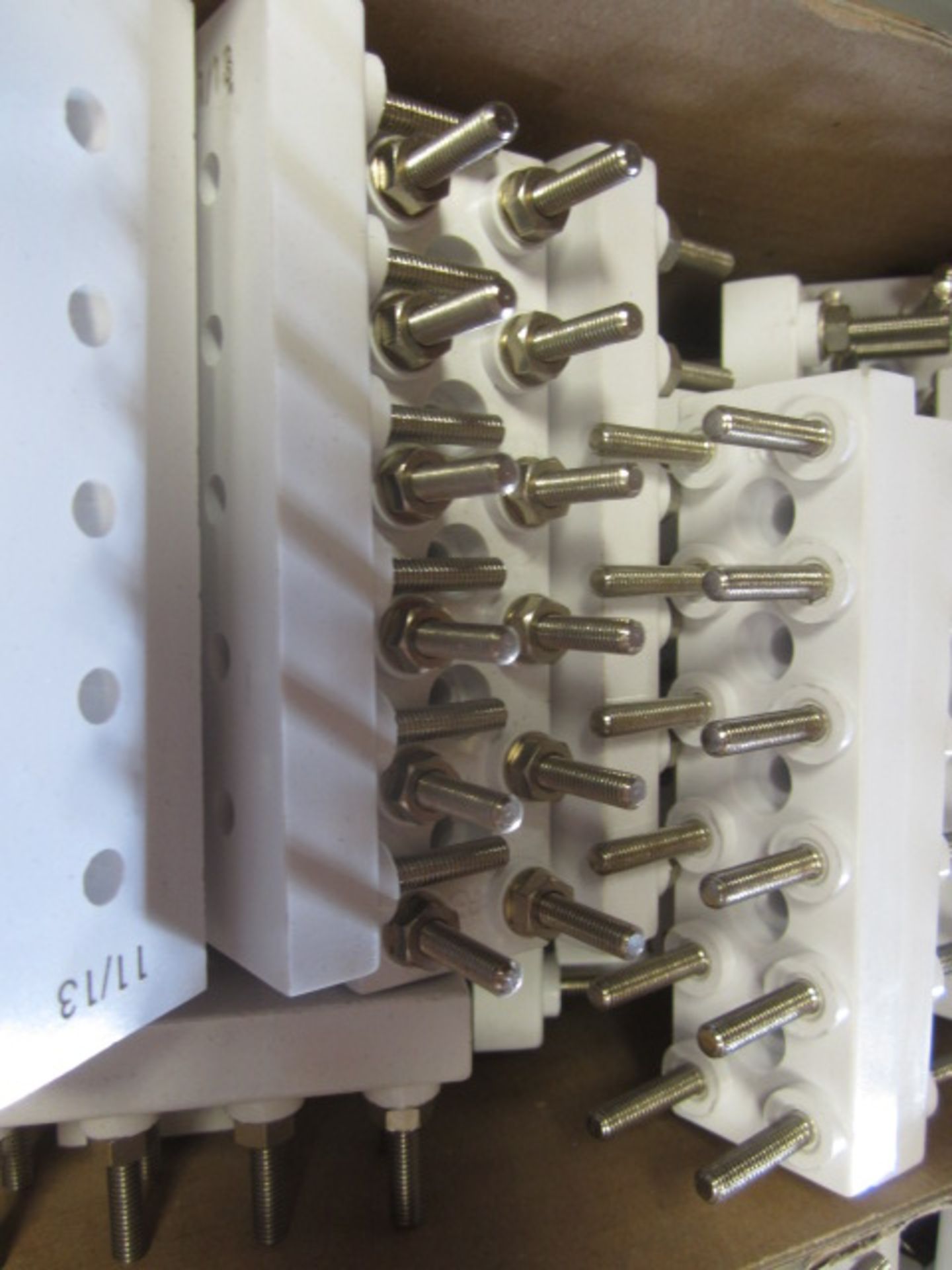 Contents of shelf - electrical components including terminal blocks & terminals - Image 7 of 14