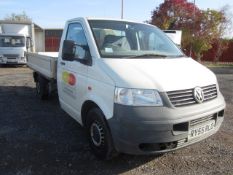 VW T-Transporter T30 104 TDI LWB dropside lorry. Registration: RY55 RLO. Odometer: 120,565. M.O.T: