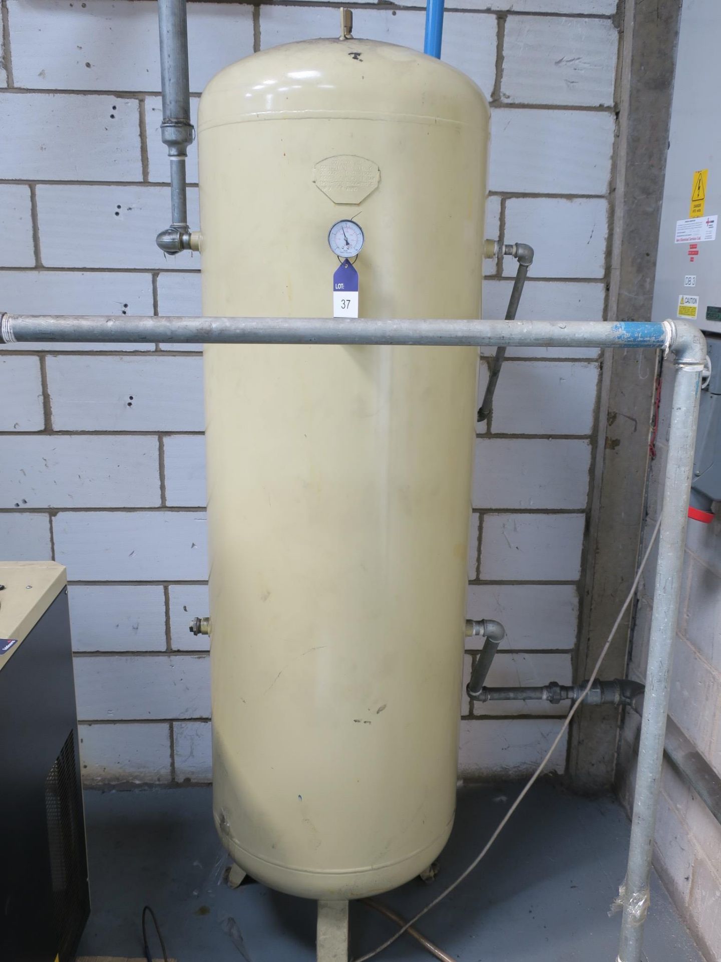 * Vertical 500L Air Receiver. This lot is buyer to remove. Please note that a Risk Assessment and