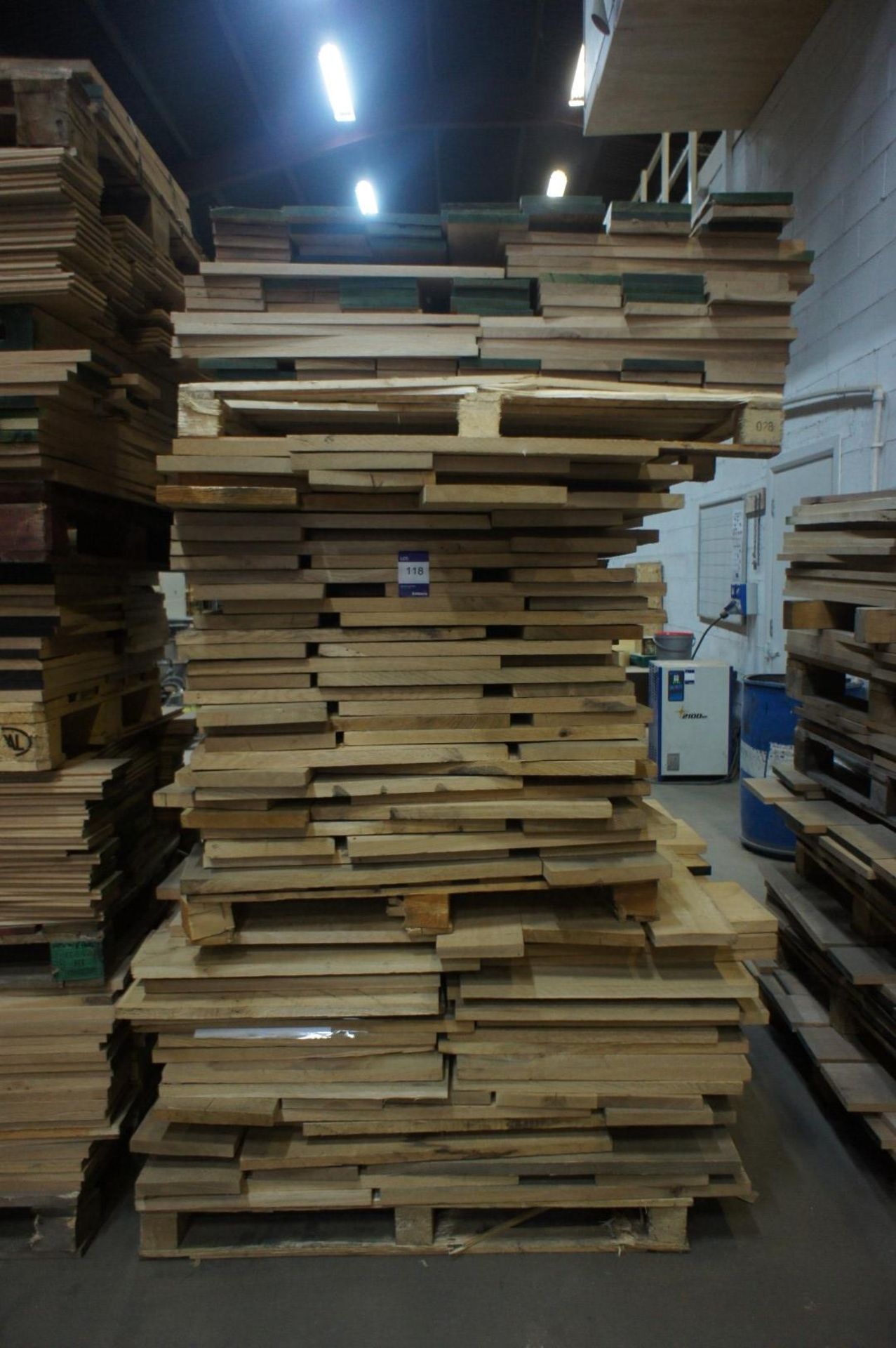 * American Oak - 450 (?) pcs, 240 x 600 AV Please note there is a £5 plus VAT lift out fee on this - Image 2 of 2