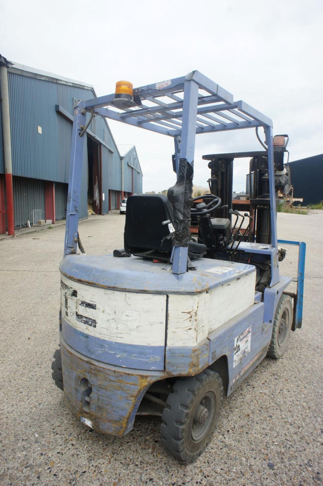 * TCM 2.5T Electric Forklift - Image 3 of 11